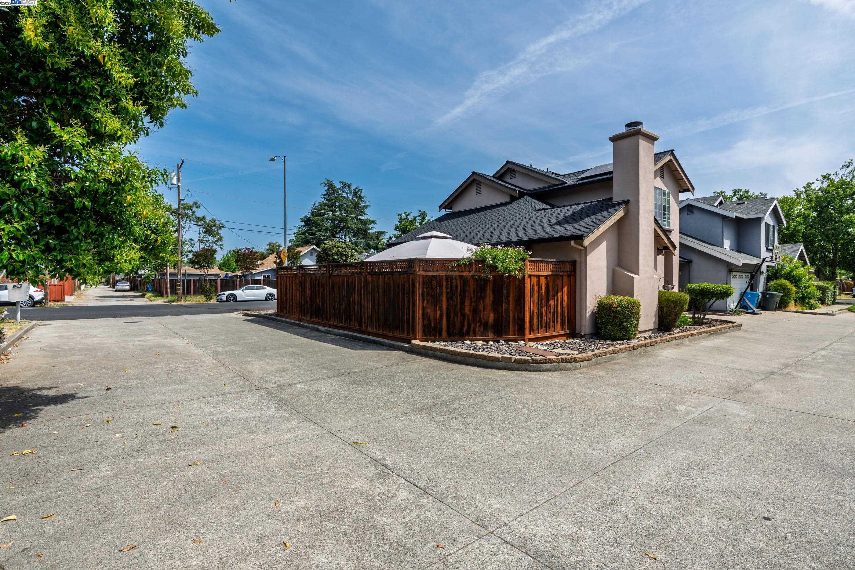 Detail Gallery Image 3 of 22 For 7691 Church #B,  Gilroy,  CA 95020 - 4 Beds | 3/1 Baths