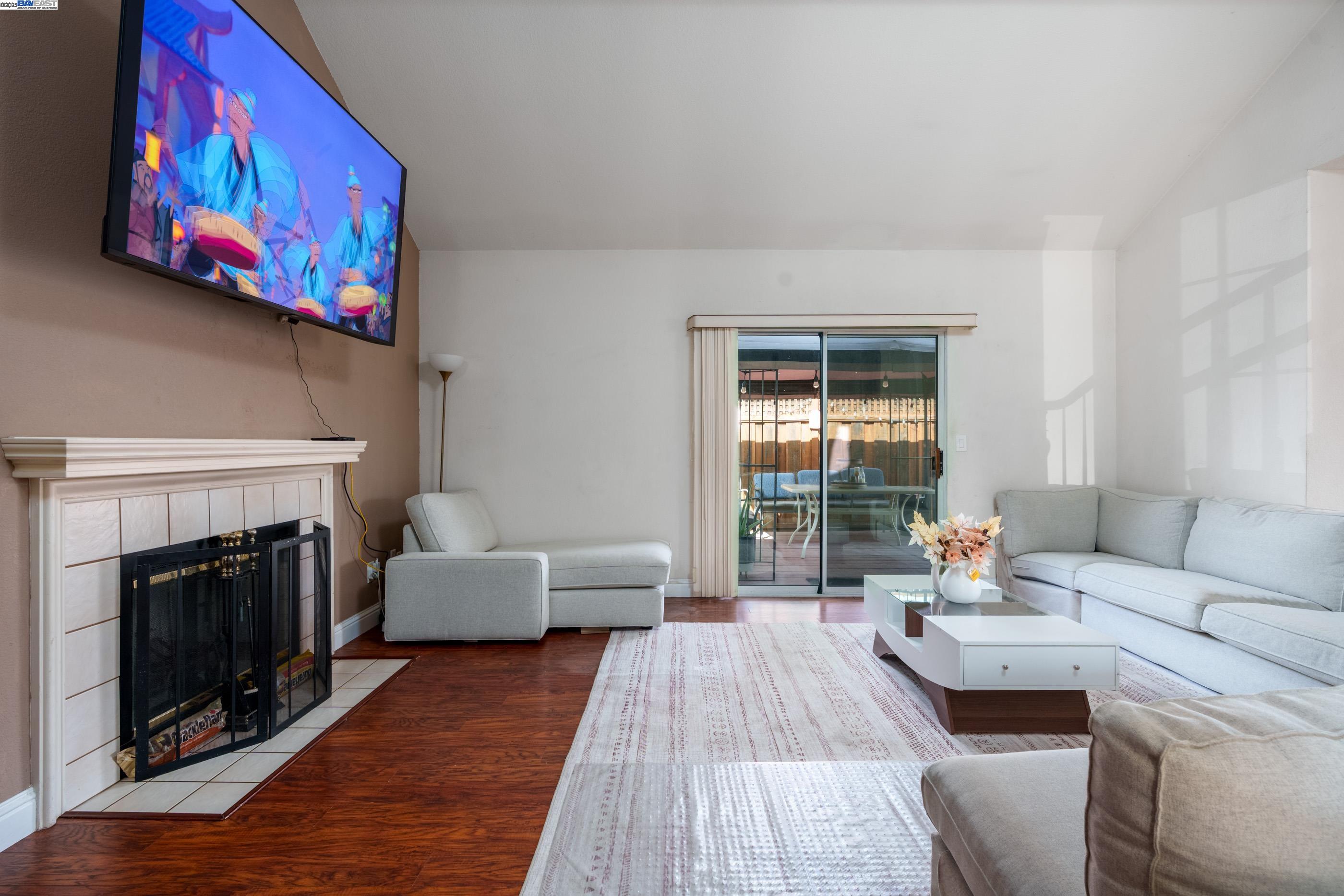 Detail Gallery Image 4 of 22 For 7691 Church #B,  Gilroy,  CA 95020 - 4 Beds | 3/1 Baths