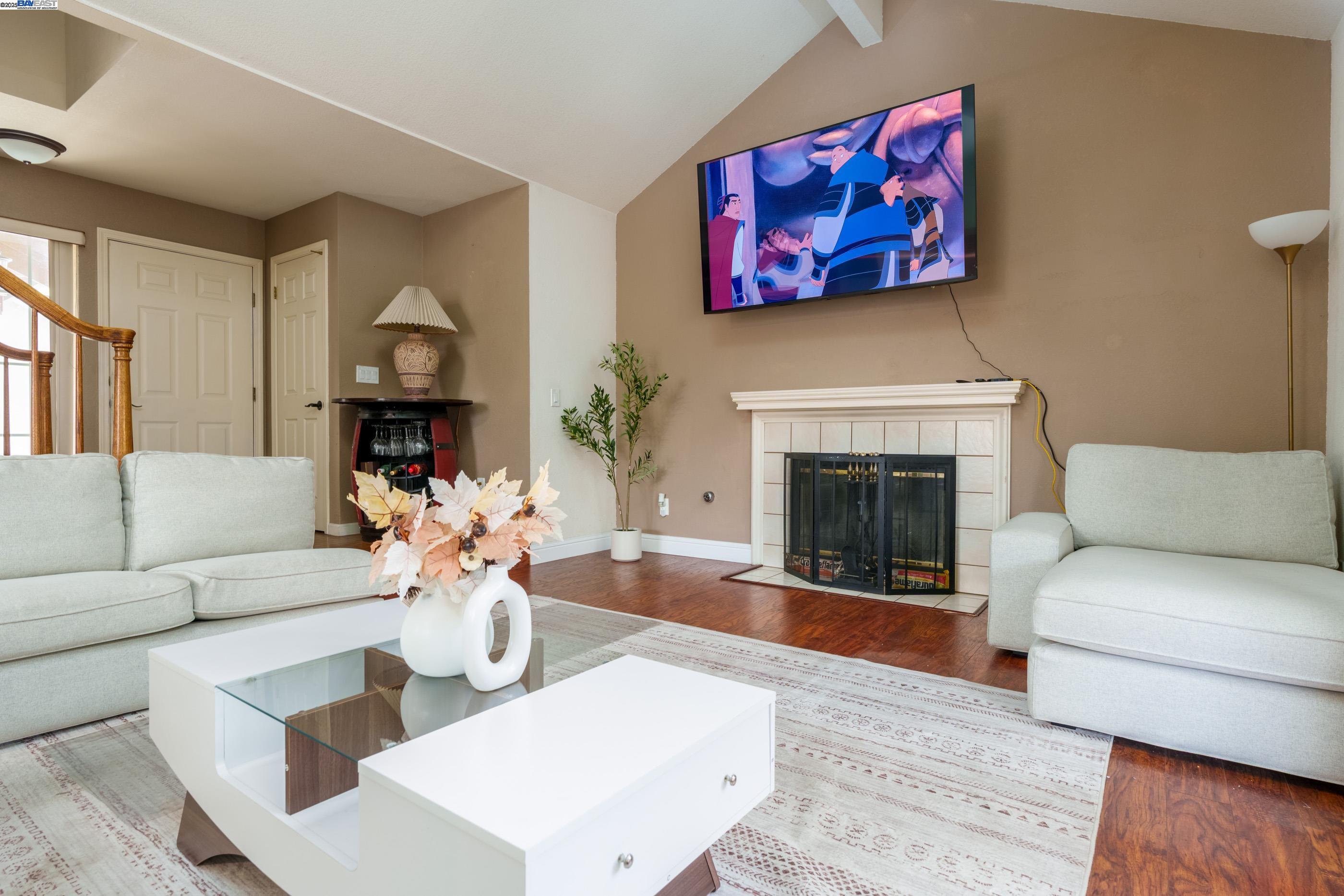 Detail Gallery Image 5 of 22 For 7691 Church #B,  Gilroy,  CA 95020 - 4 Beds | 3/1 Baths