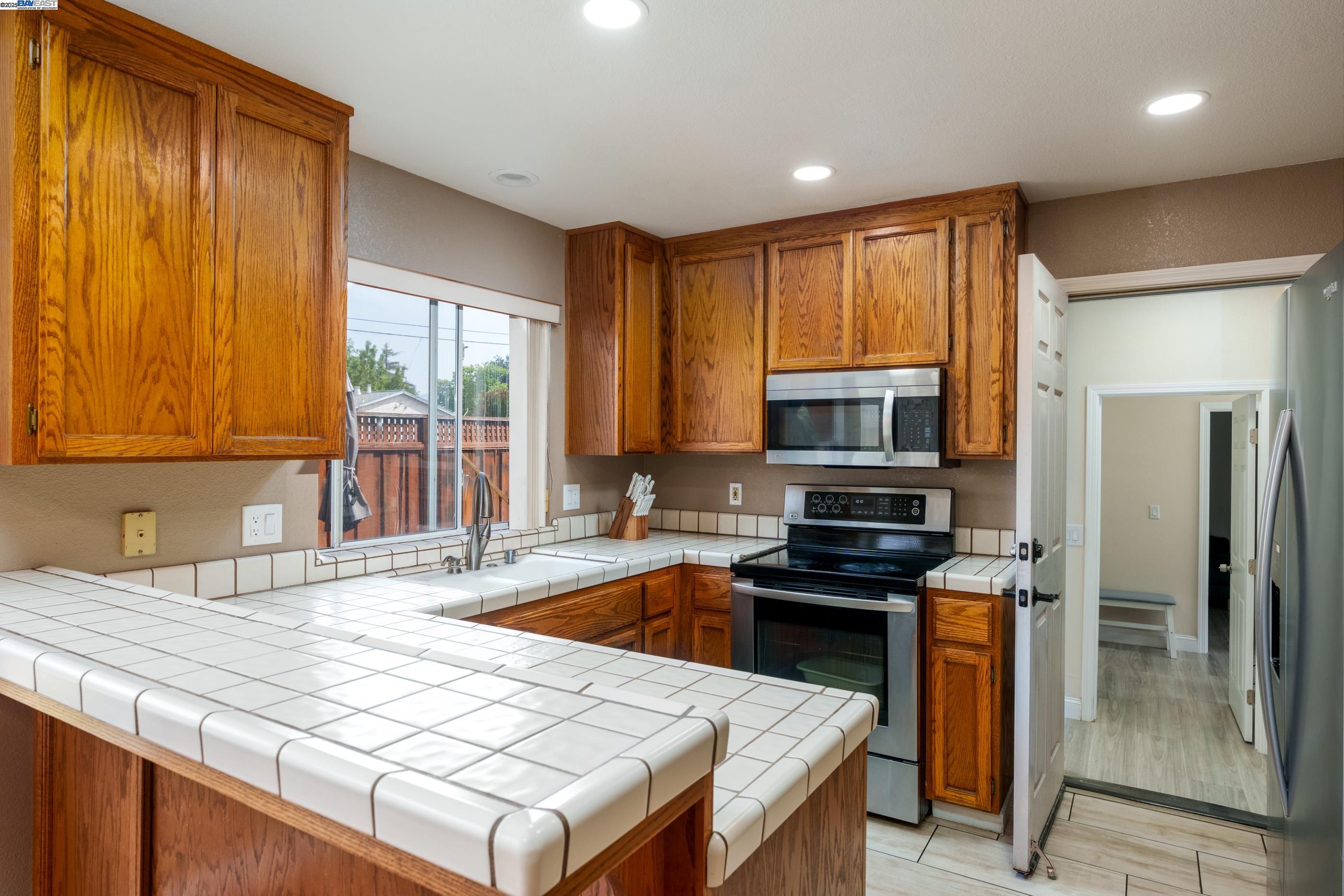 Detail Gallery Image 7 of 22 For 7691 Church #B,  Gilroy,  CA 95020 - 4 Beds | 3/1 Baths