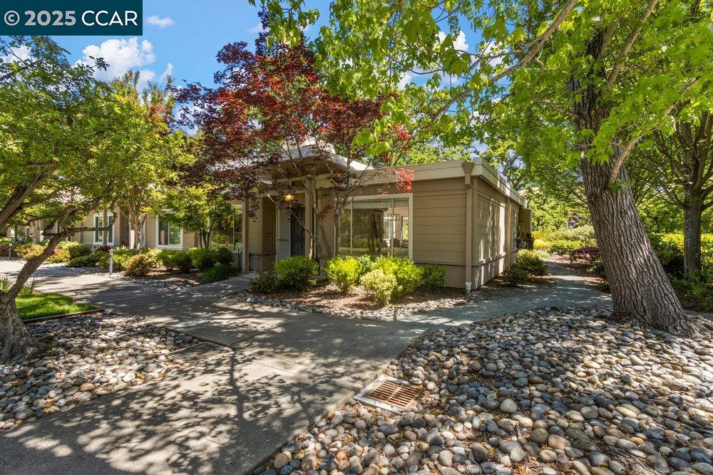 MLS: 41097035 Condo For Sale