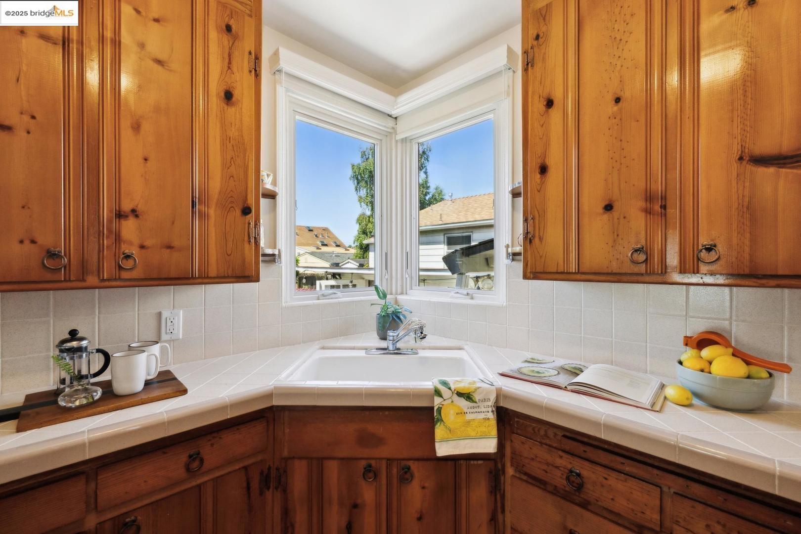 Detail Gallery Image 11 of 44 For 2838 Fillmore St, Alameda,  CA 94501 - 1 Beds | 1 Baths