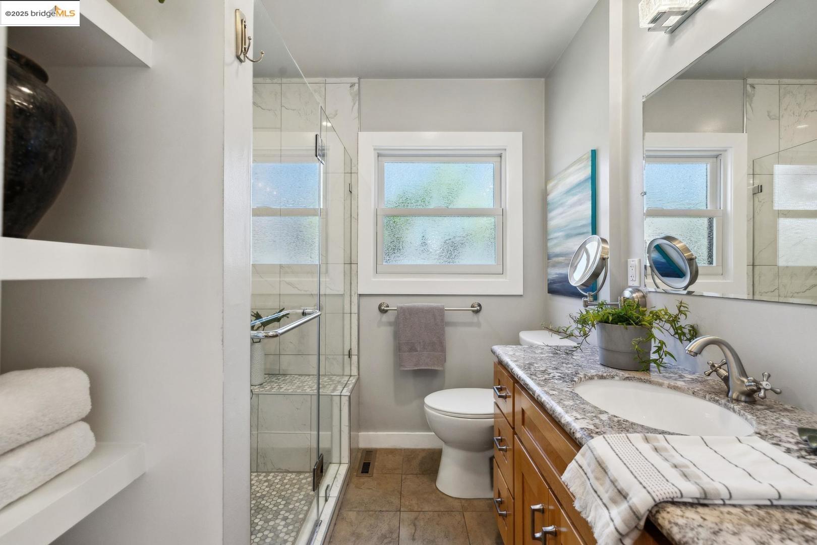 Detail Gallery Image 14 of 44 For 2838 Fillmore St, Alameda,  CA 94501 - 1 Beds | 1 Baths