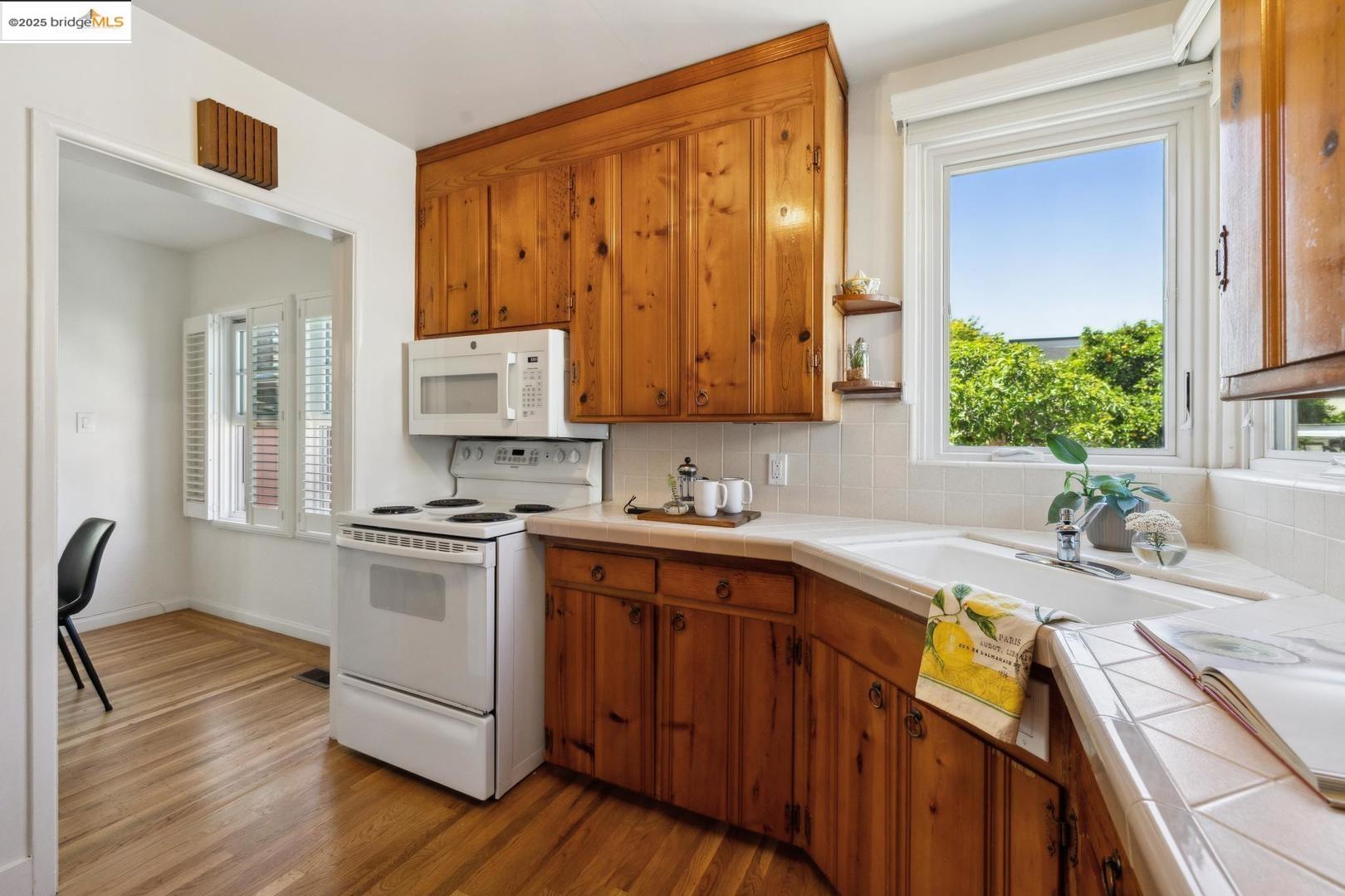 Detail Gallery Image 27 of 44 For 2838 Fillmore St, Alameda,  CA 94501 - 1 Beds | 1 Baths