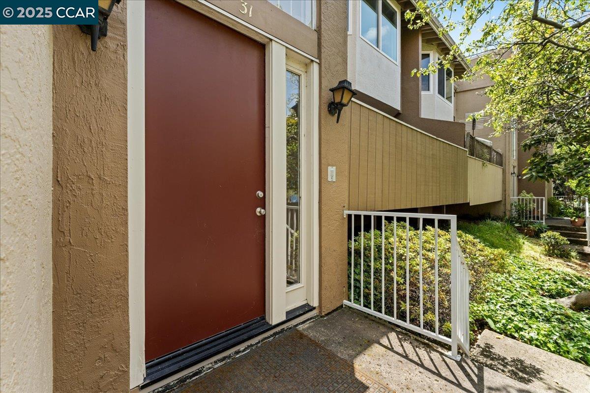 Detail Gallery Image 2 of 36 For 2121 Vale Rd #31,  San Pablo,  CA 94806 - 3 Beds | 3 Baths