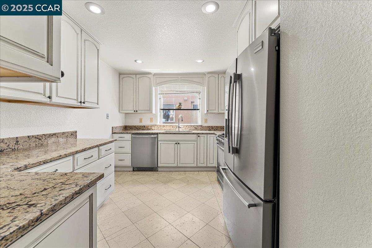 Detail Gallery Image 11 of 36 For 2121 Vale Rd #31,  San Pablo,  CA 94806 - 3 Beds | 3 Baths