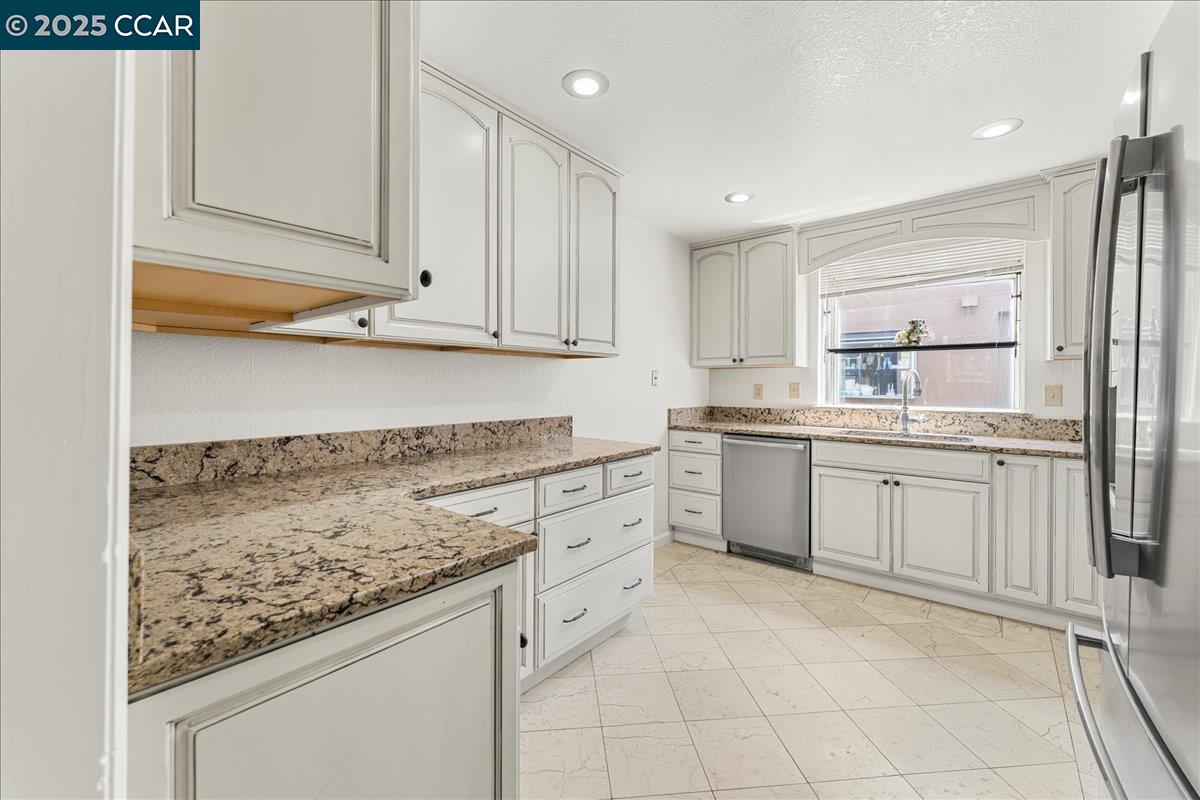 Detail Gallery Image 12 of 36 For 2121 Vale Rd #31,  San Pablo,  CA 94806 - 3 Beds | 3 Baths