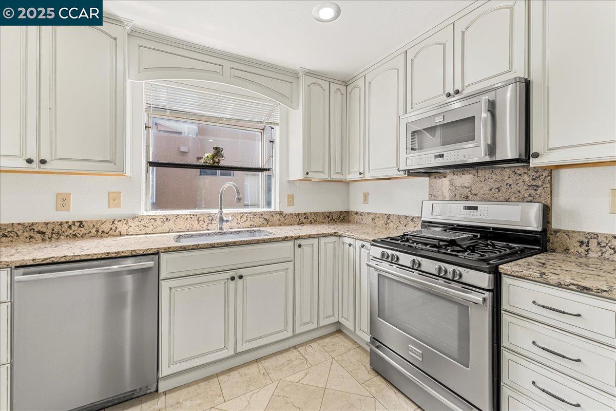 Detail Gallery Image 13 of 36 For 2121 Vale Rd #31,  San Pablo,  CA 94806 - 3 Beds | 3 Baths
