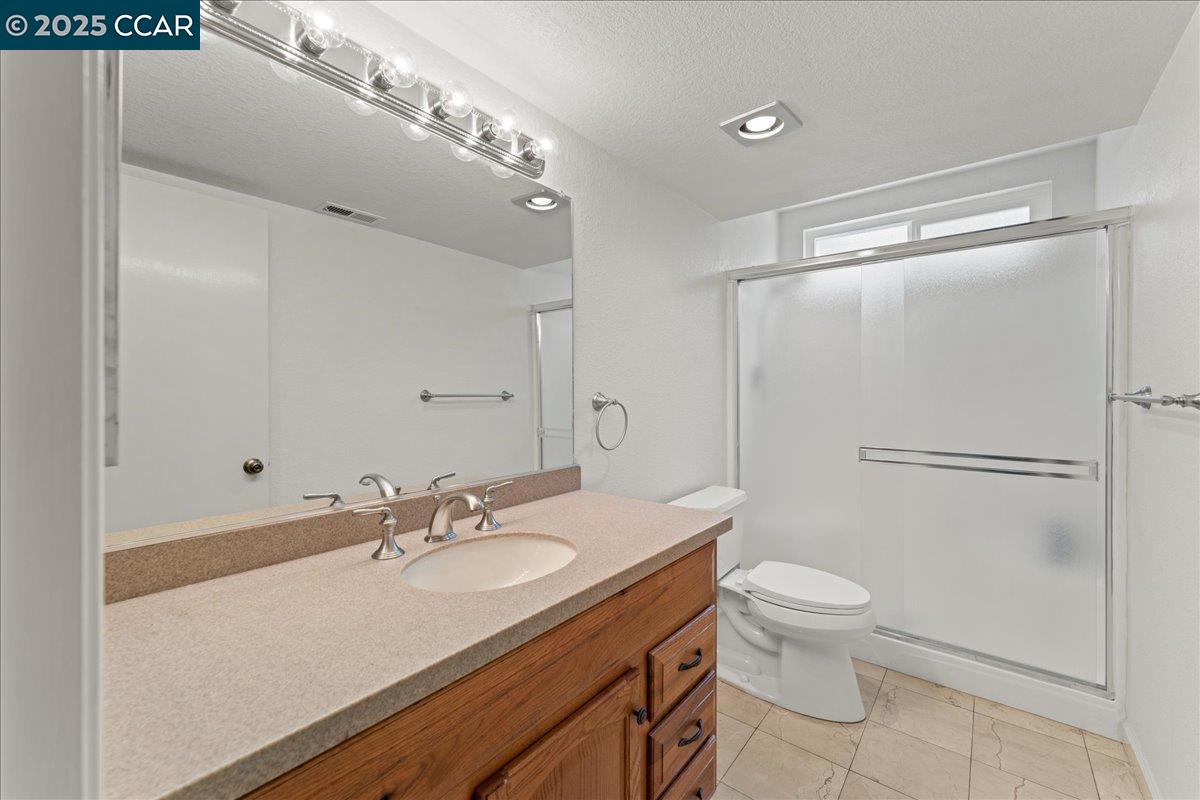 Detail Gallery Image 16 of 36 For 2121 Vale Rd #31,  San Pablo,  CA 94806 - 3 Beds | 3 Baths