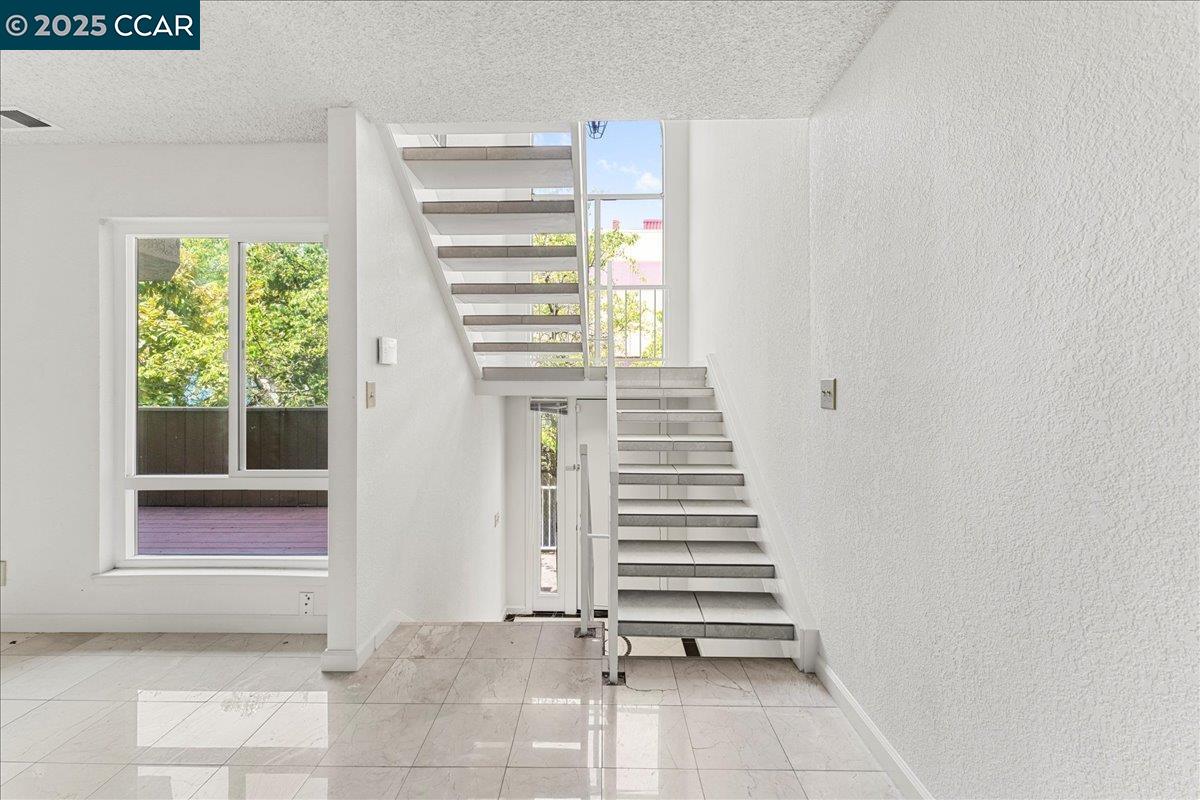 Detail Gallery Image 19 of 36 For 2121 Vale Rd #31,  San Pablo,  CA 94806 - 3 Beds | 3 Baths
