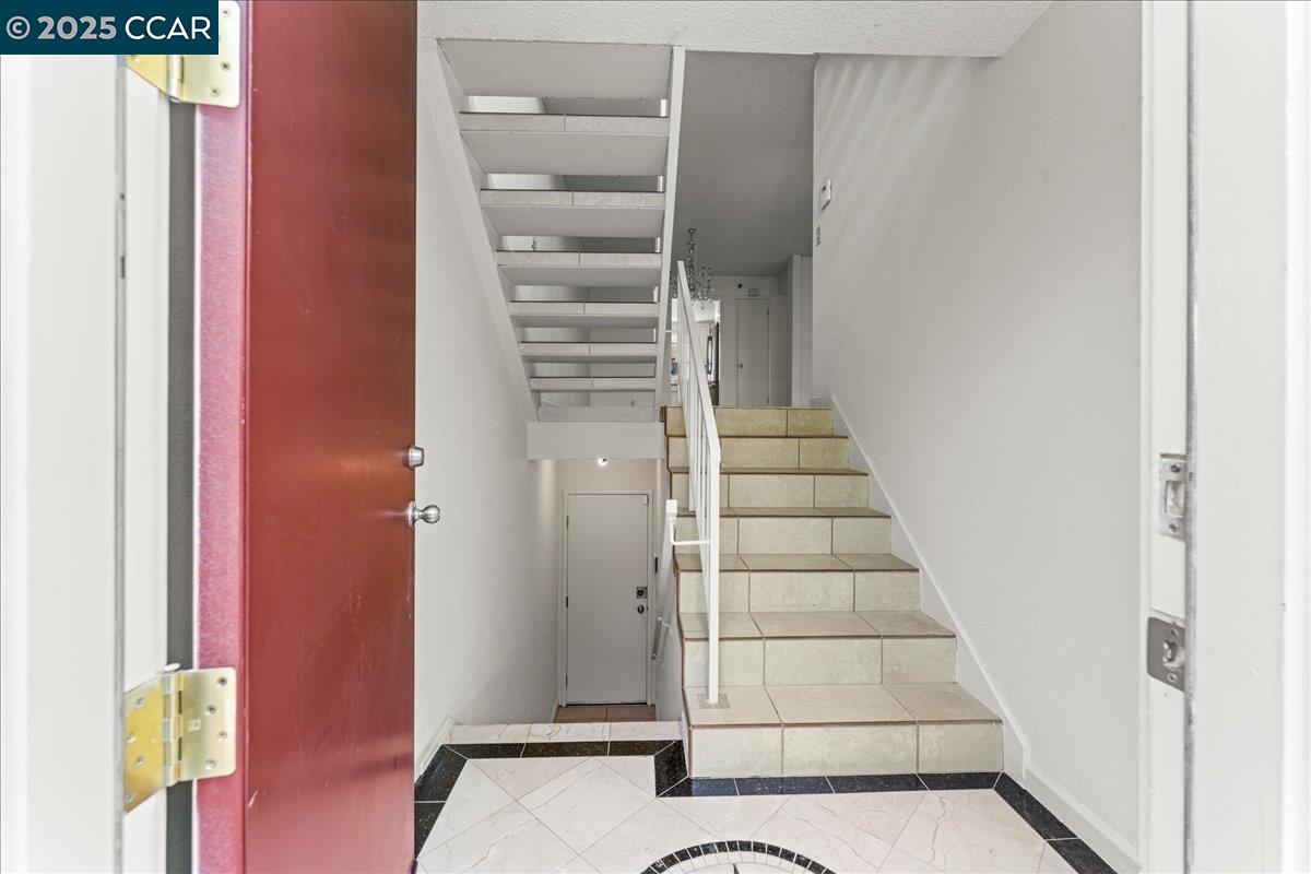 Detail Gallery Image 3 of 36 For 2121 Vale Rd #31,  San Pablo,  CA 94806 - 3 Beds | 3 Baths