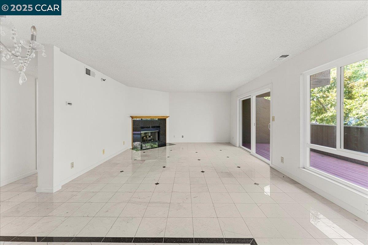 Detail Gallery Image 7 of 36 For 2121 Vale Rd #31,  San Pablo,  CA 94806 - 3 Beds | 3 Baths