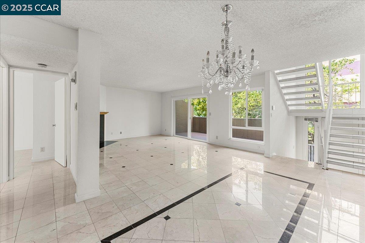 Detail Gallery Image 8 of 36 For 2121 Vale Rd #31,  San Pablo,  CA 94806 - 3 Beds | 3 Baths