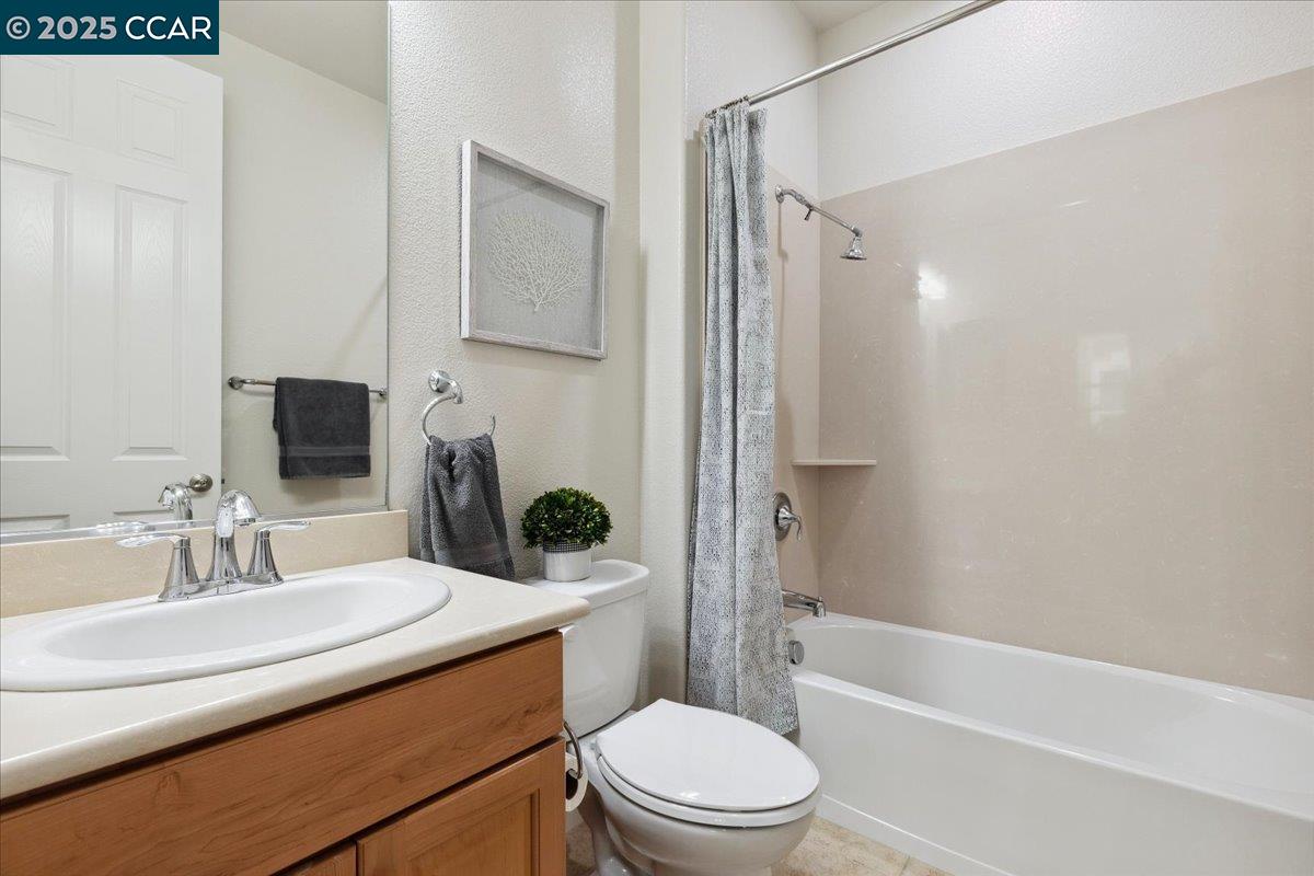 Detail Gallery Image 11 of 52 For 38 Citron Knoll, Orinda,  CA 94563 - 5 Beds | 3 Baths