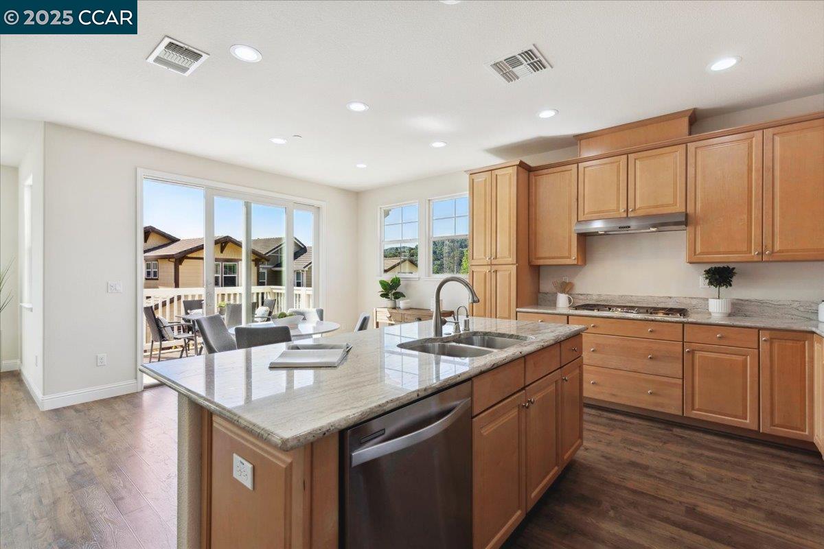 Detail Gallery Image 12 of 52 For 38 Citron Knoll, Orinda,  CA 94563 - 5 Beds | 3 Baths
