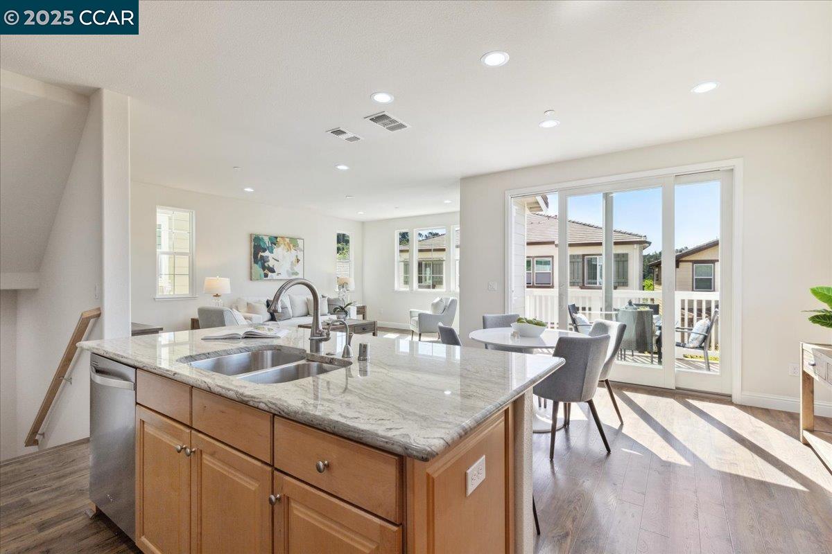 Detail Gallery Image 15 of 52 For 38 Citron Knoll, Orinda,  CA 94563 - 5 Beds | 3 Baths