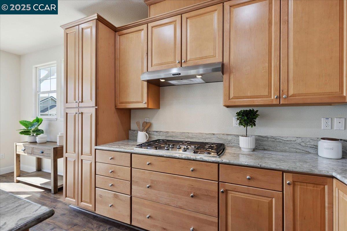 Detail Gallery Image 16 of 52 For 38 Citron Knoll, Orinda,  CA 94563 - 5 Beds | 3 Baths