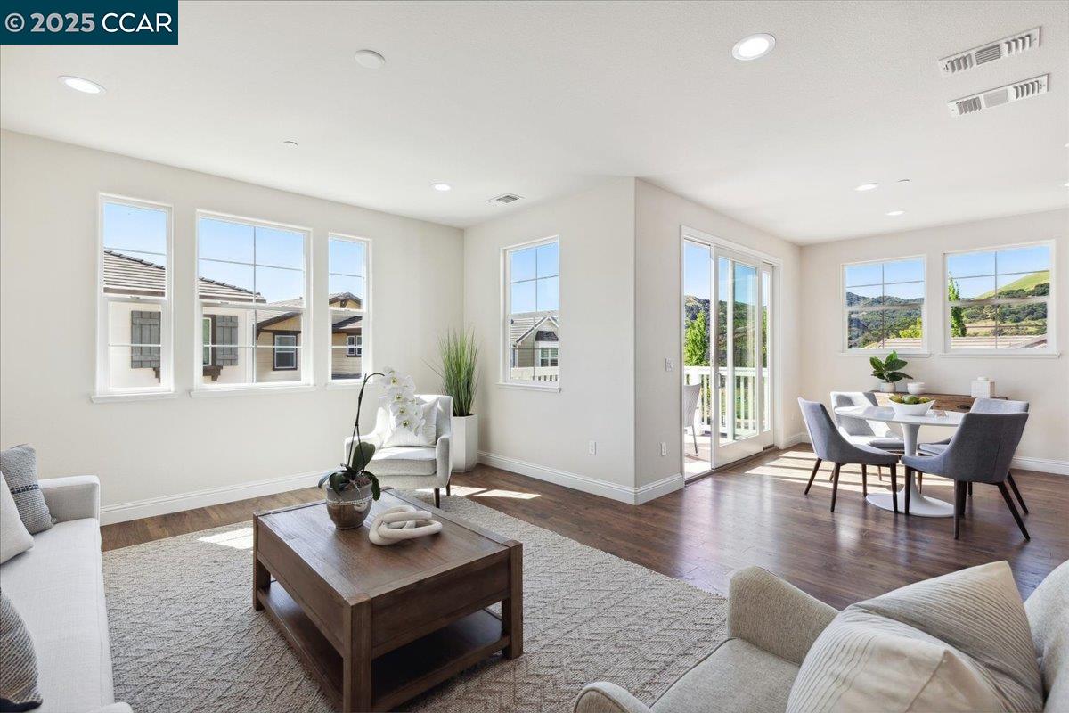 Detail Gallery Image 17 of 52 For 38 Citron Knoll, Orinda,  CA 94563 - 5 Beds | 3 Baths