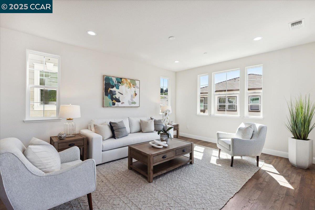 Detail Gallery Image 18 of 52 For 38 Citron Knoll, Orinda,  CA 94563 - 5 Beds | 3 Baths