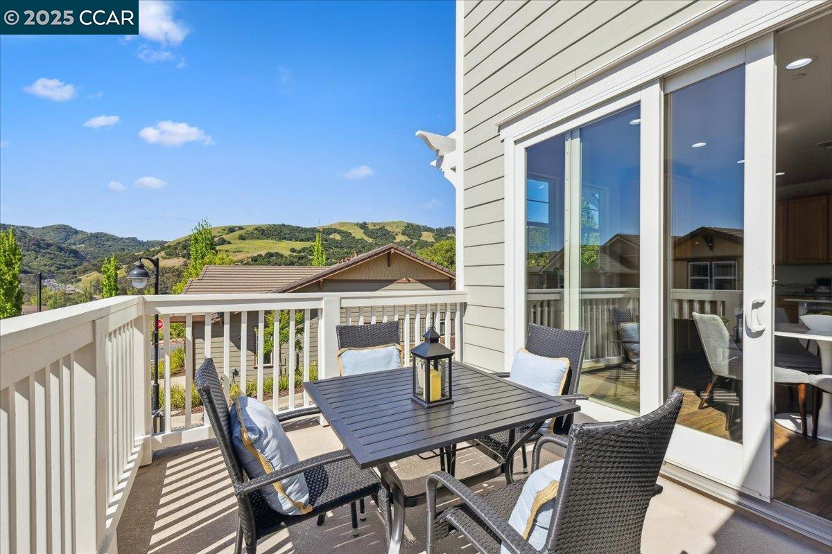 Detail Gallery Image 20 of 52 For 38 Citron Knoll, Orinda,  CA 94563 - 5 Beds | 3 Baths