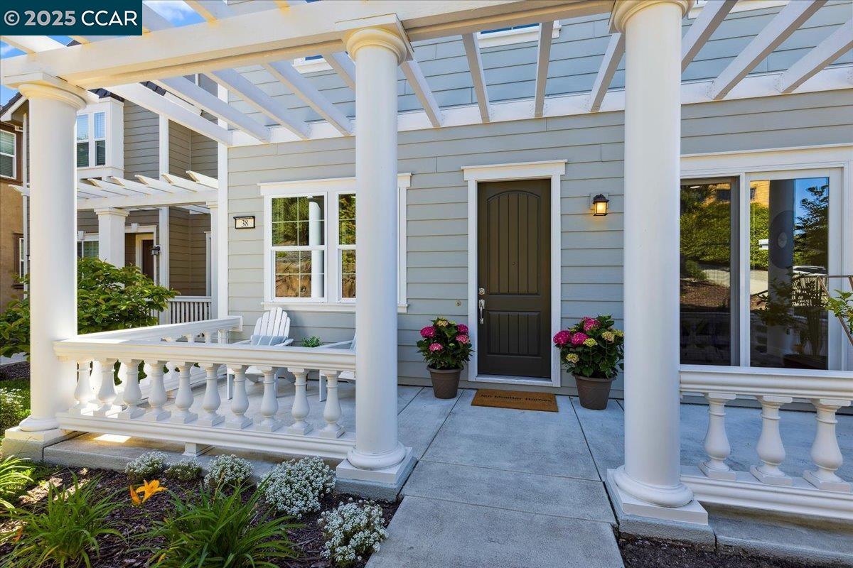 Detail Gallery Image 3 of 52 For 38 Citron Knoll, Orinda,  CA 94563 - 5 Beds | 3 Baths