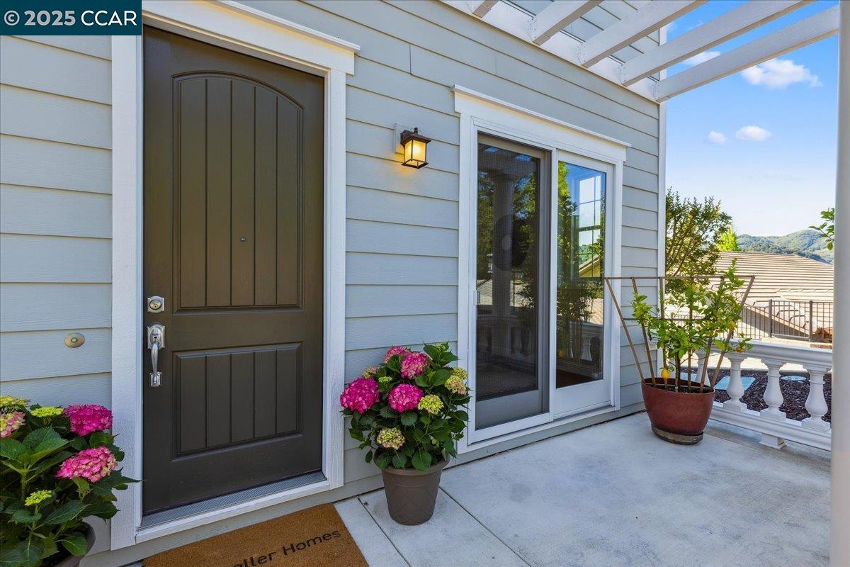 Detail Gallery Image 4 of 52 For 38 Citron Knoll, Orinda,  CA 94563 - 5 Beds | 3 Baths