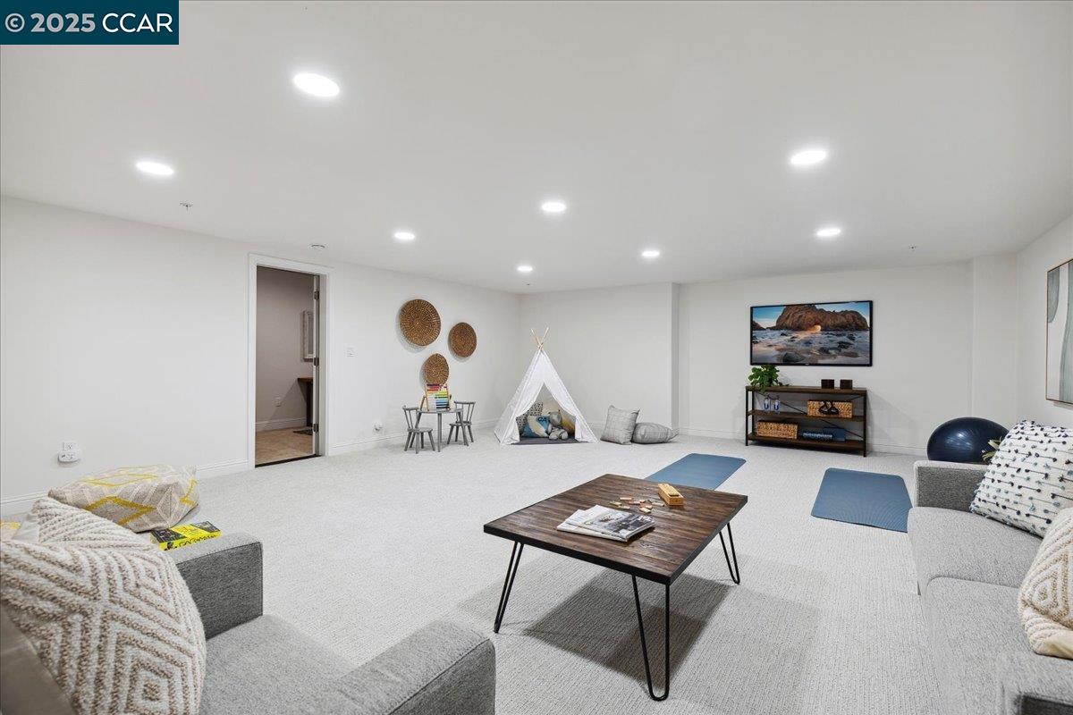 Detail Gallery Image 32 of 52 For 38 Citron Knoll, Orinda,  CA 94563 - 5 Beds | 3 Baths