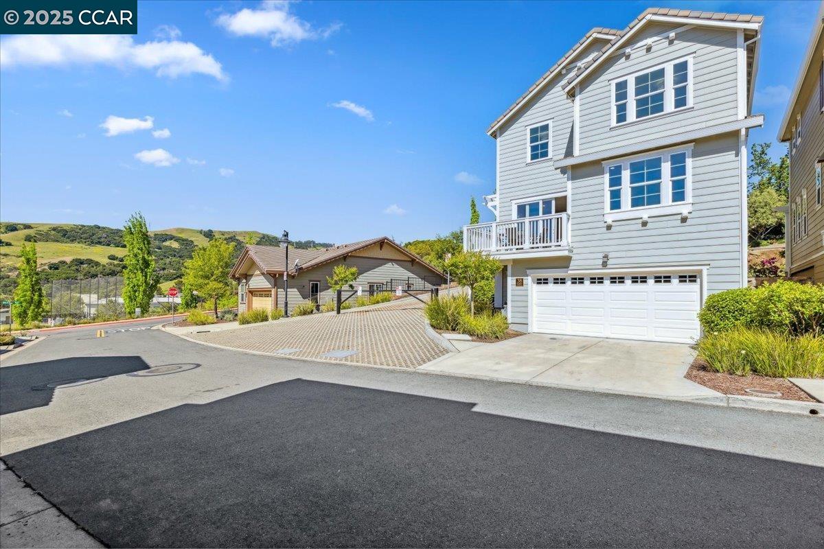 Detail Gallery Image 35 of 52 For 38 Citron Knoll, Orinda,  CA 94563 - 5 Beds | 3 Baths