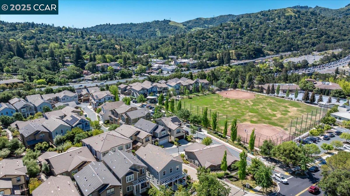Detail Gallery Image 38 of 52 For 38 Citron Knoll, Orinda,  CA 94563 - 5 Beds | 3 Baths