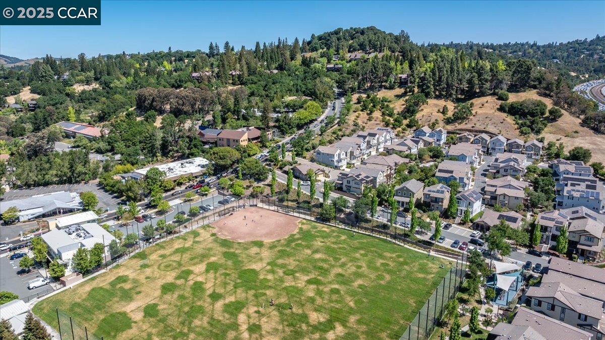 Detail Gallery Image 39 of 52 For 38 Citron Knoll, Orinda,  CA 94563 - 5 Beds | 3 Baths