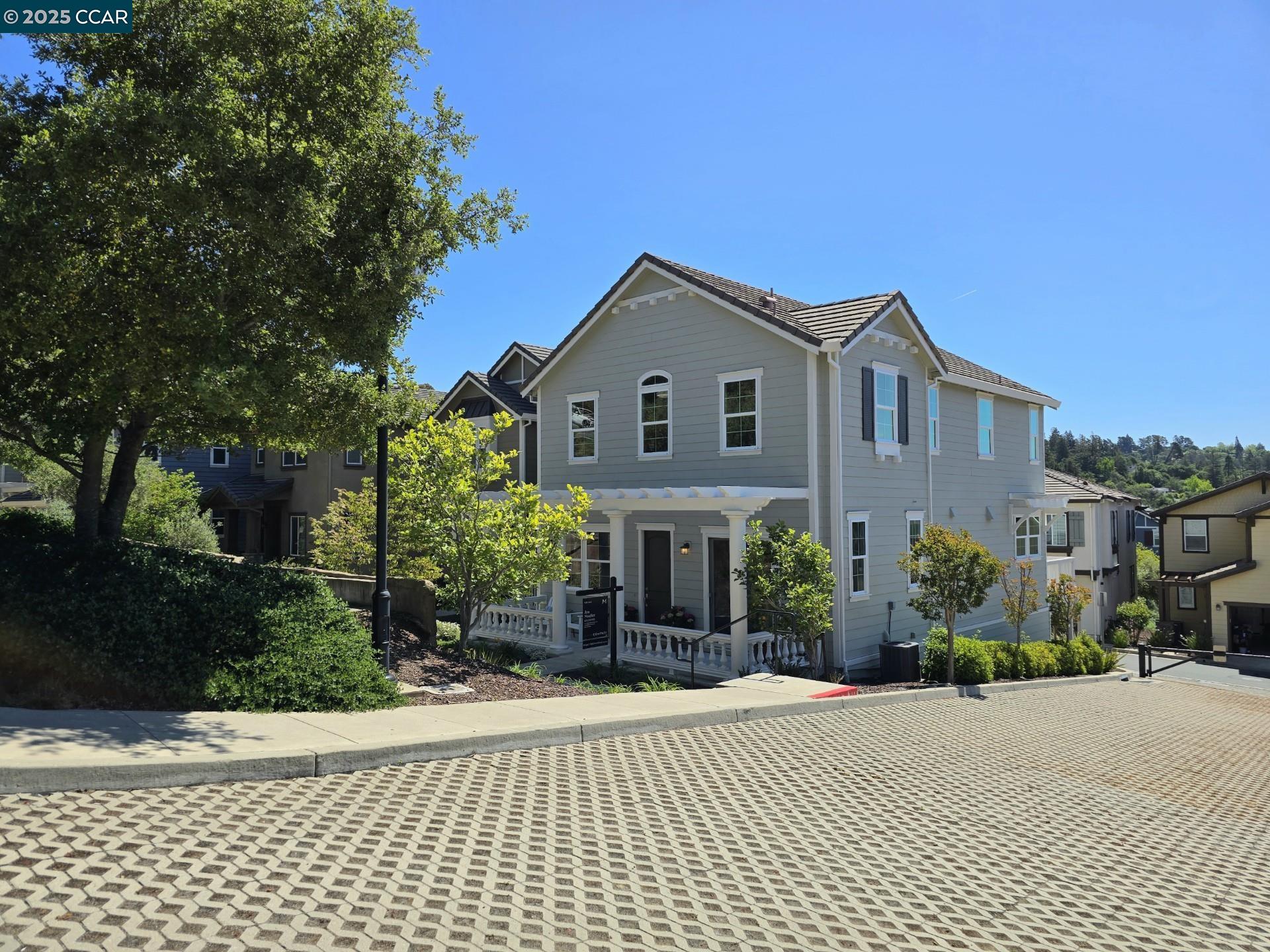 Detail Gallery Image 40 of 52 For 38 Citron Knoll, Orinda,  CA 94563 - 5 Beds | 3 Baths