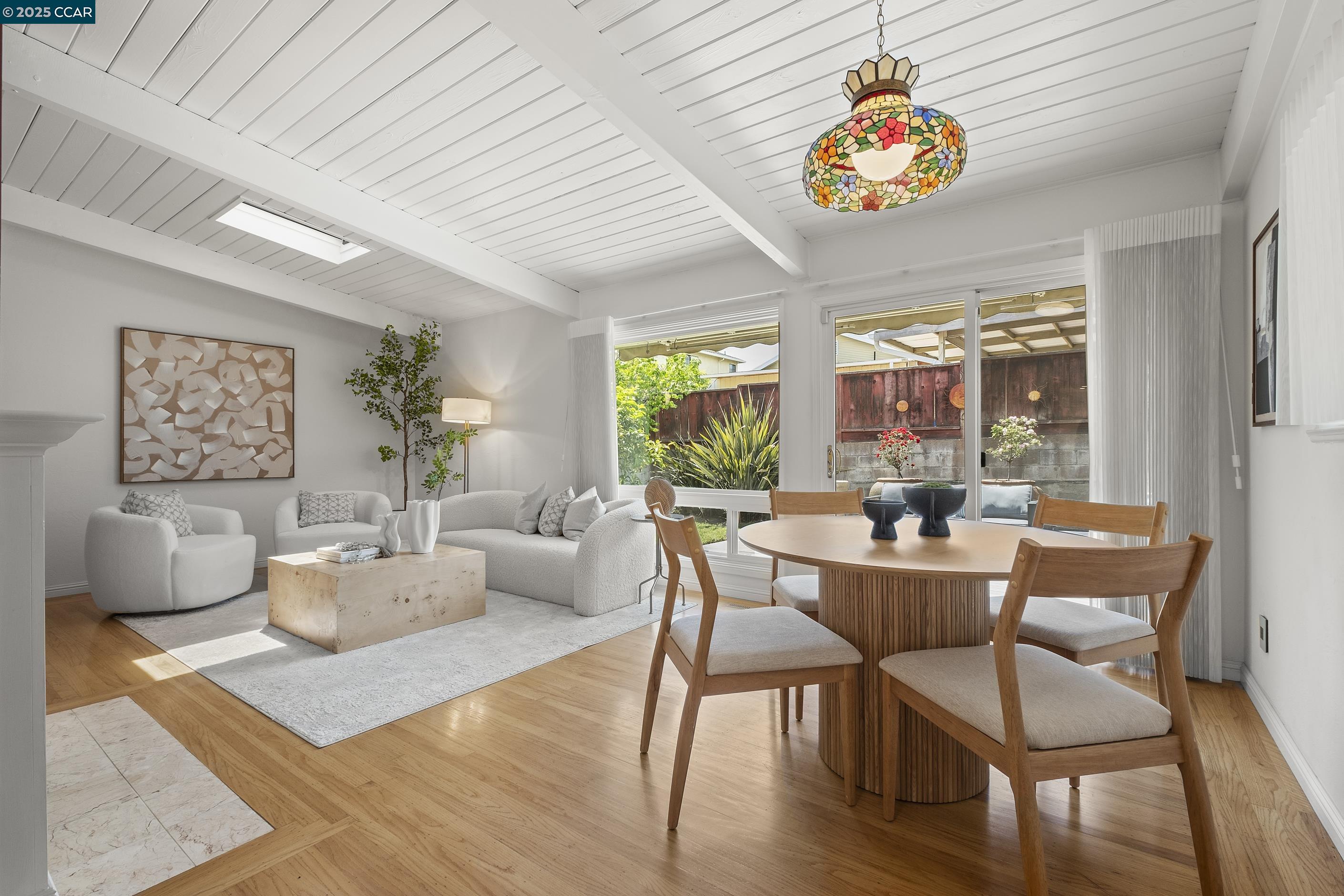 Detail Gallery Image 11 of 41 For 18977 Thornbury Ave, Castro Valley,  CA 94546-3156 - 3 Beds | 2 Baths