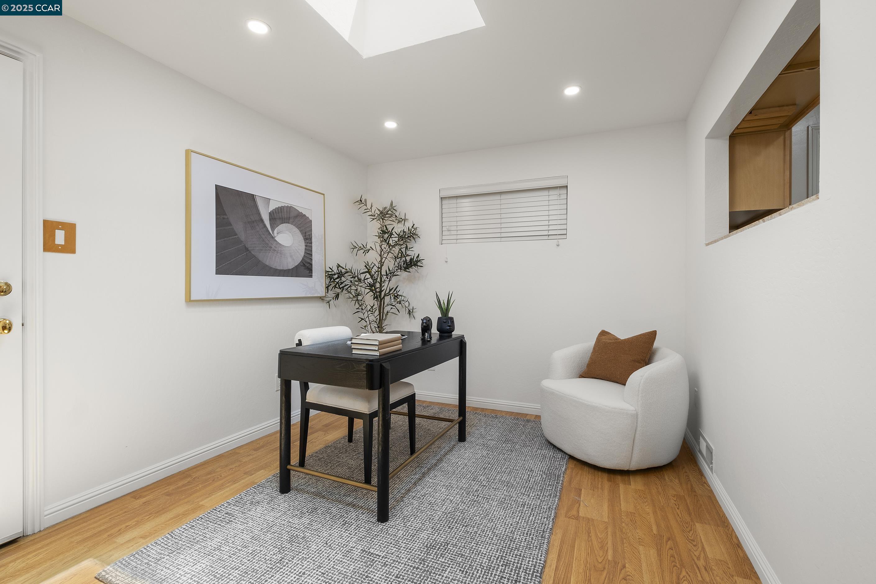 Detail Gallery Image 16 of 41 For 18977 Thornbury Ave, Castro Valley,  CA 94546-3156 - 3 Beds | 2 Baths