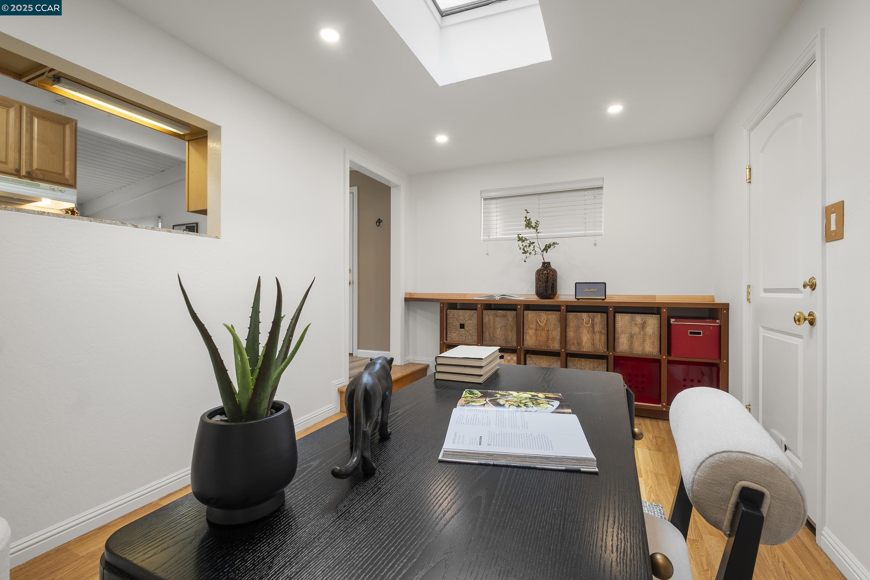 Detail Gallery Image 17 of 41 For 18977 Thornbury Ave, Castro Valley,  CA 94546-3156 - 3 Beds | 2 Baths