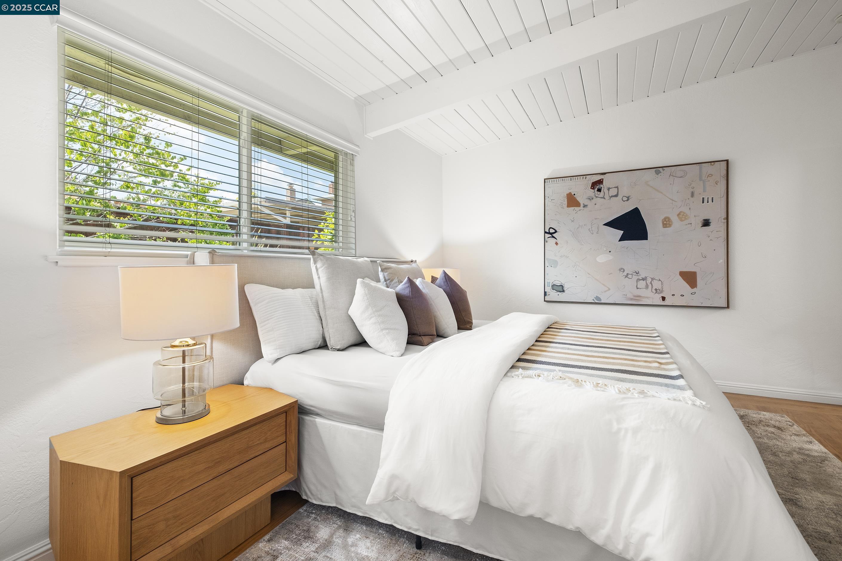 Detail Gallery Image 19 of 41 For 18977 Thornbury Ave, Castro Valley,  CA 94546-3156 - 3 Beds | 2 Baths