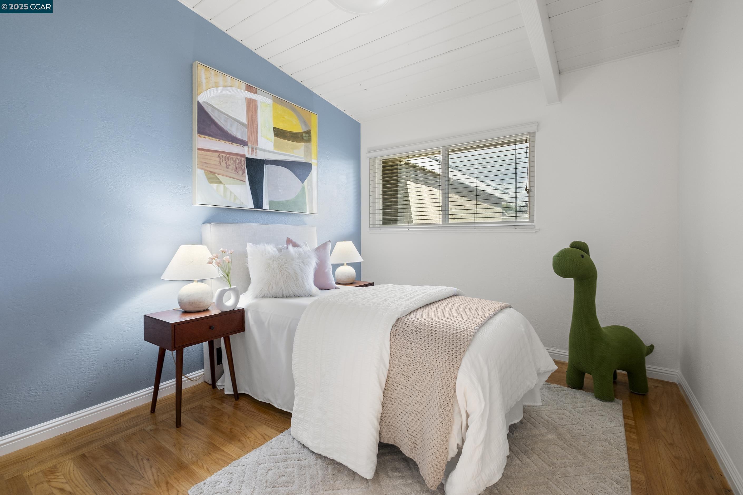 Detail Gallery Image 24 of 41 For 18977 Thornbury Ave, Castro Valley,  CA 94546-3156 - 3 Beds | 2 Baths