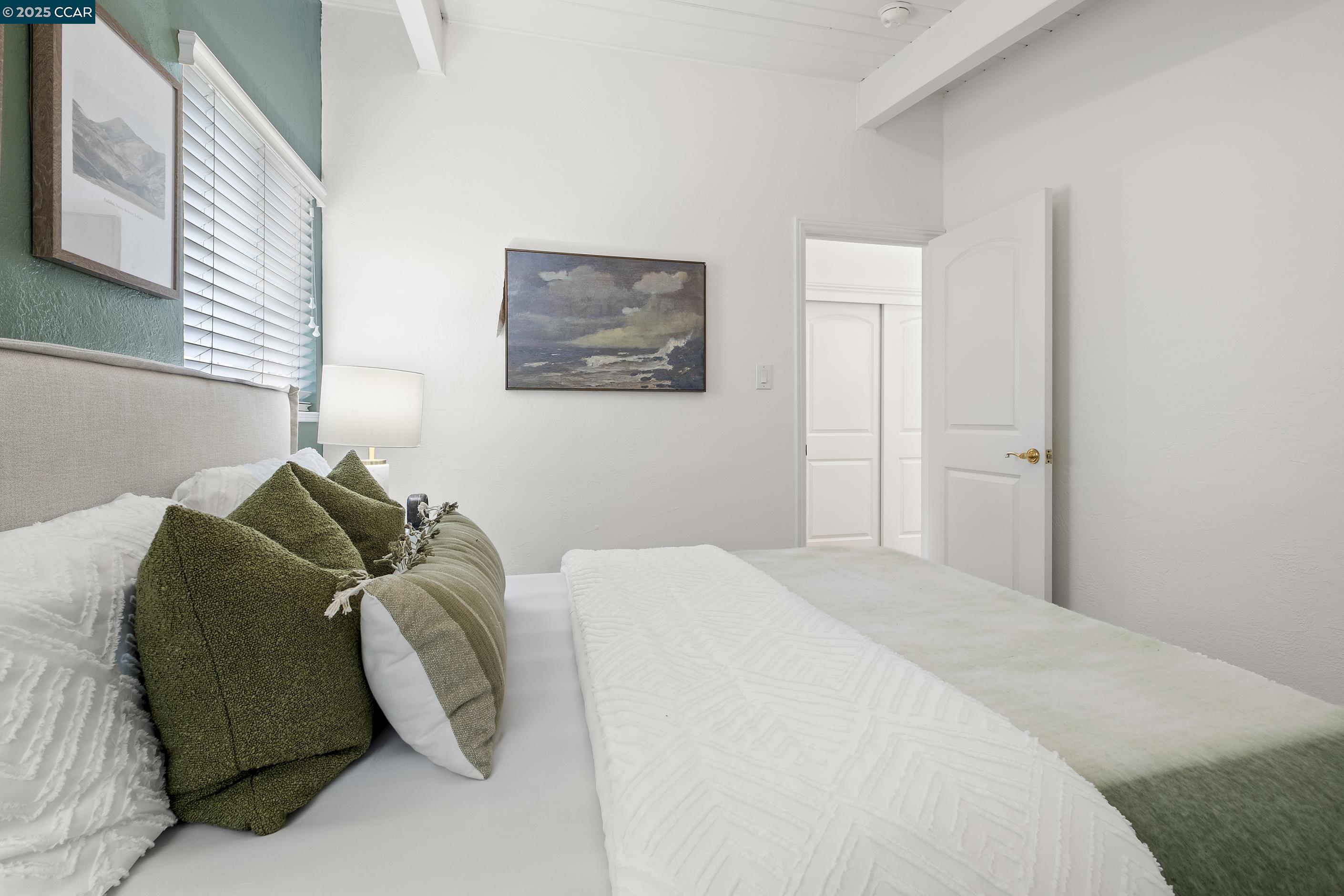 Detail Gallery Image 27 of 41 For 18977 Thornbury Ave, Castro Valley,  CA 94546-3156 - 3 Beds | 2 Baths