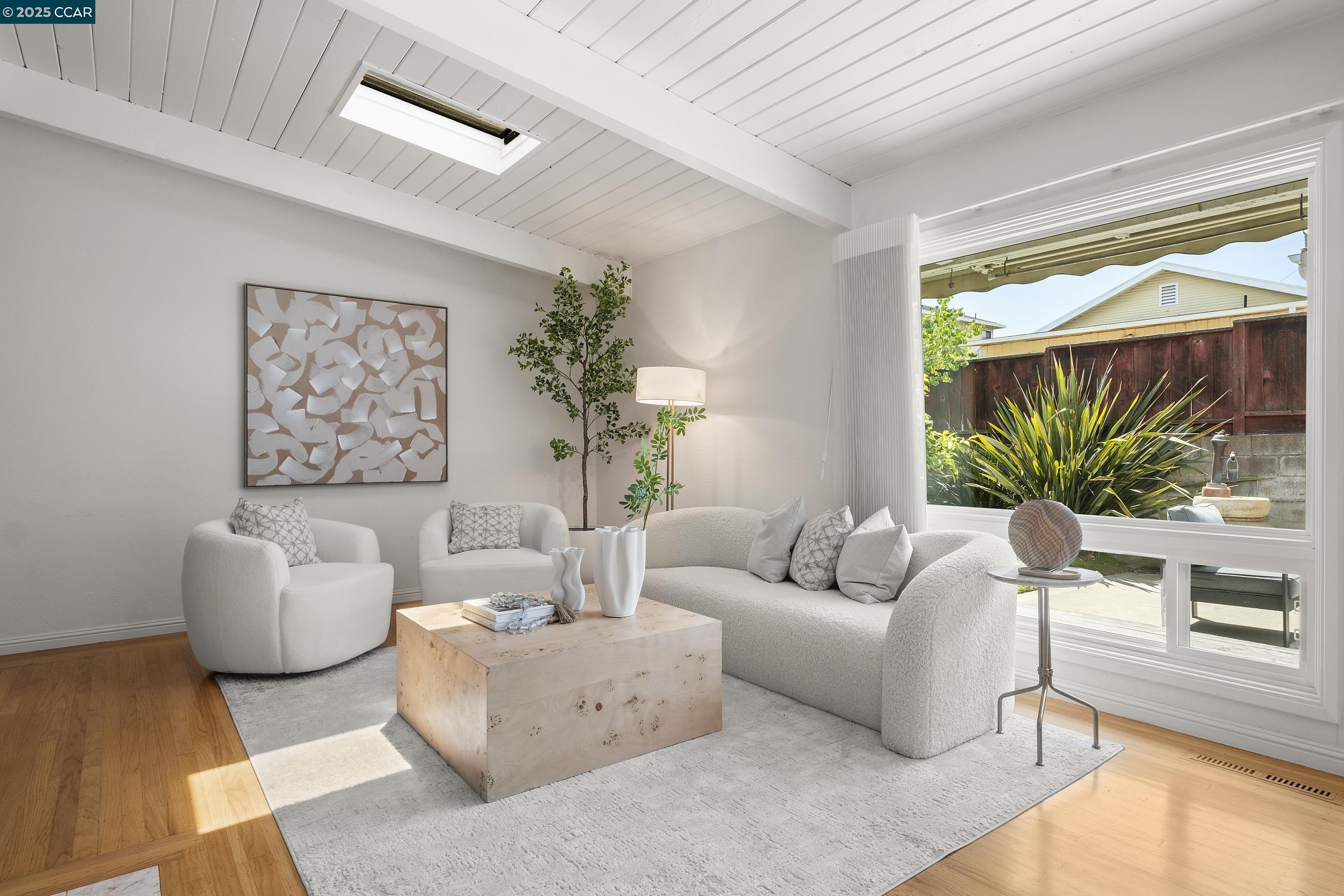 Detail Gallery Image 4 of 41 For 18977 Thornbury Ave, Castro Valley,  CA 94546-3156 - 3 Beds | 2 Baths