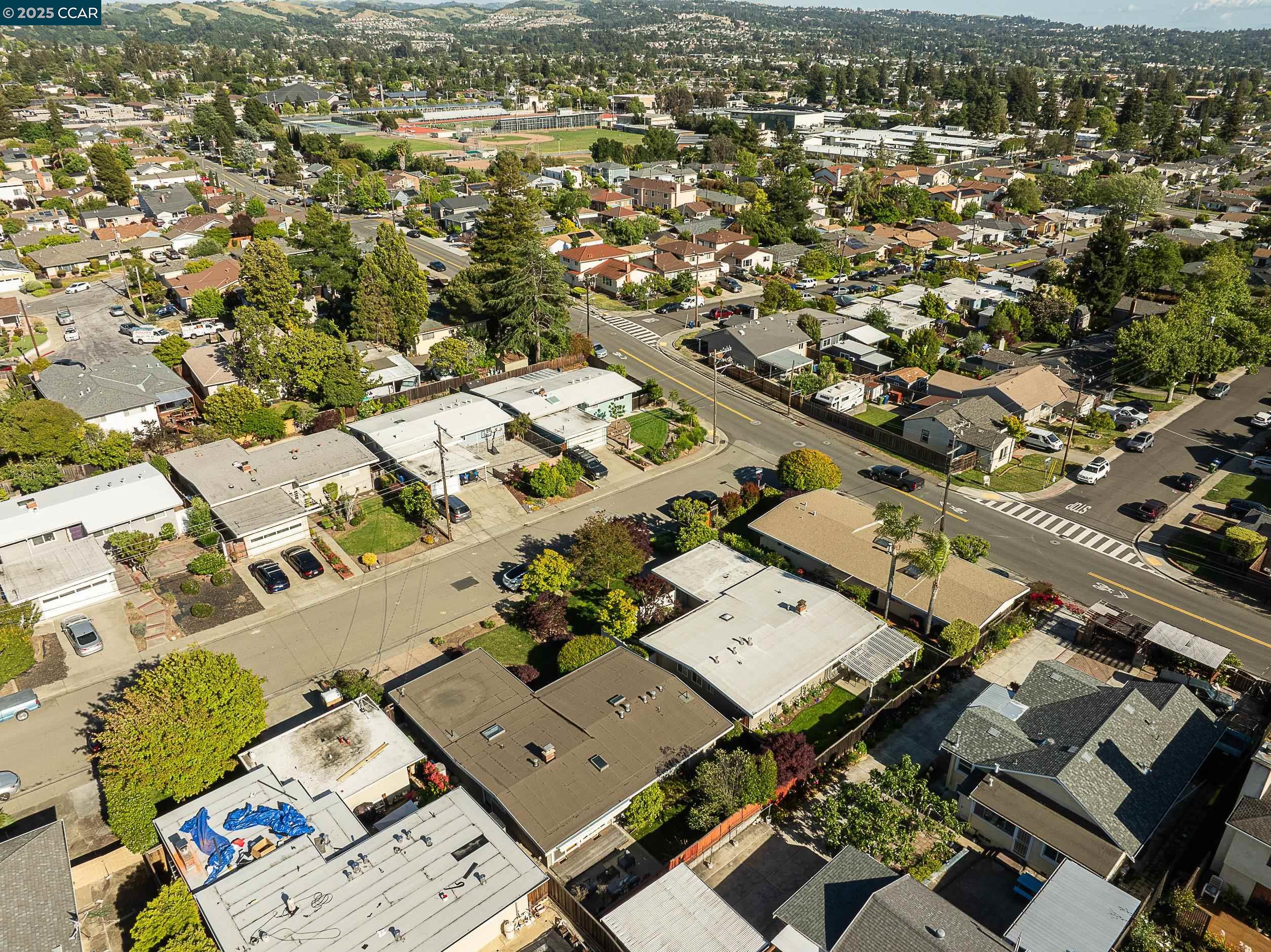 Detail Gallery Image 35 of 41 For 18977 Thornbury Ave, Castro Valley,  CA 94546-3156 - 3 Beds | 2 Baths