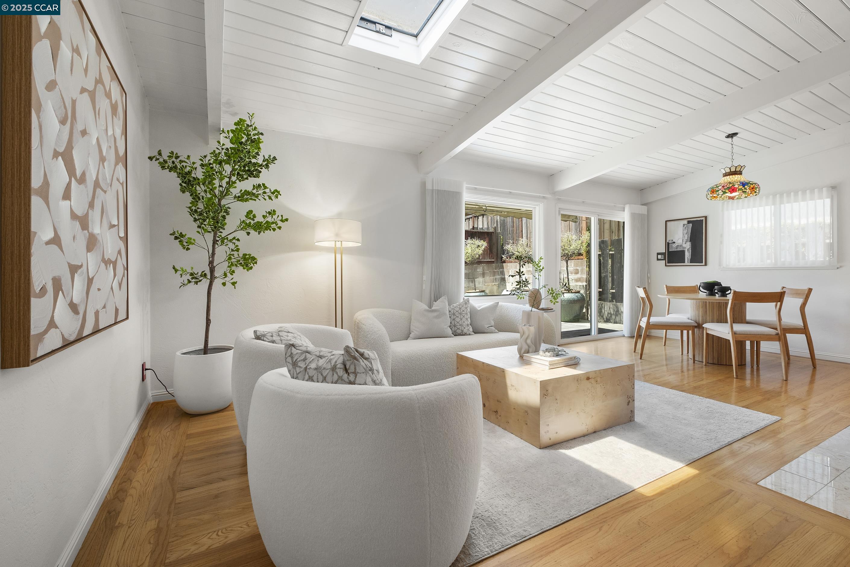 Detail Gallery Image 7 of 41 For 18977 Thornbury Ave, Castro Valley,  CA 94546-3156 - 3 Beds | 2 Baths