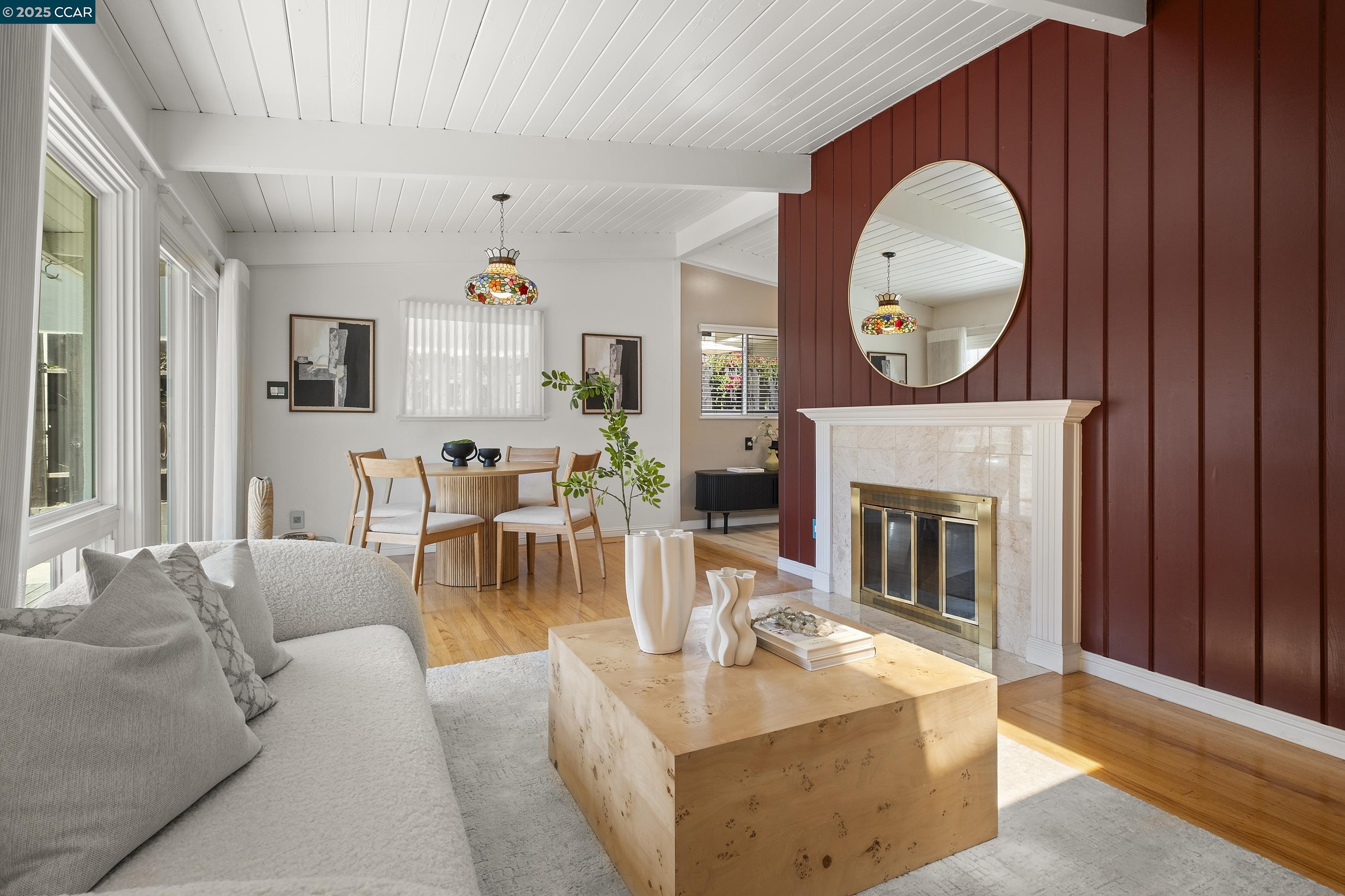 Detail Gallery Image 8 of 41 For 18977 Thornbury Ave, Castro Valley,  CA 94546-3156 - 3 Beds | 2 Baths