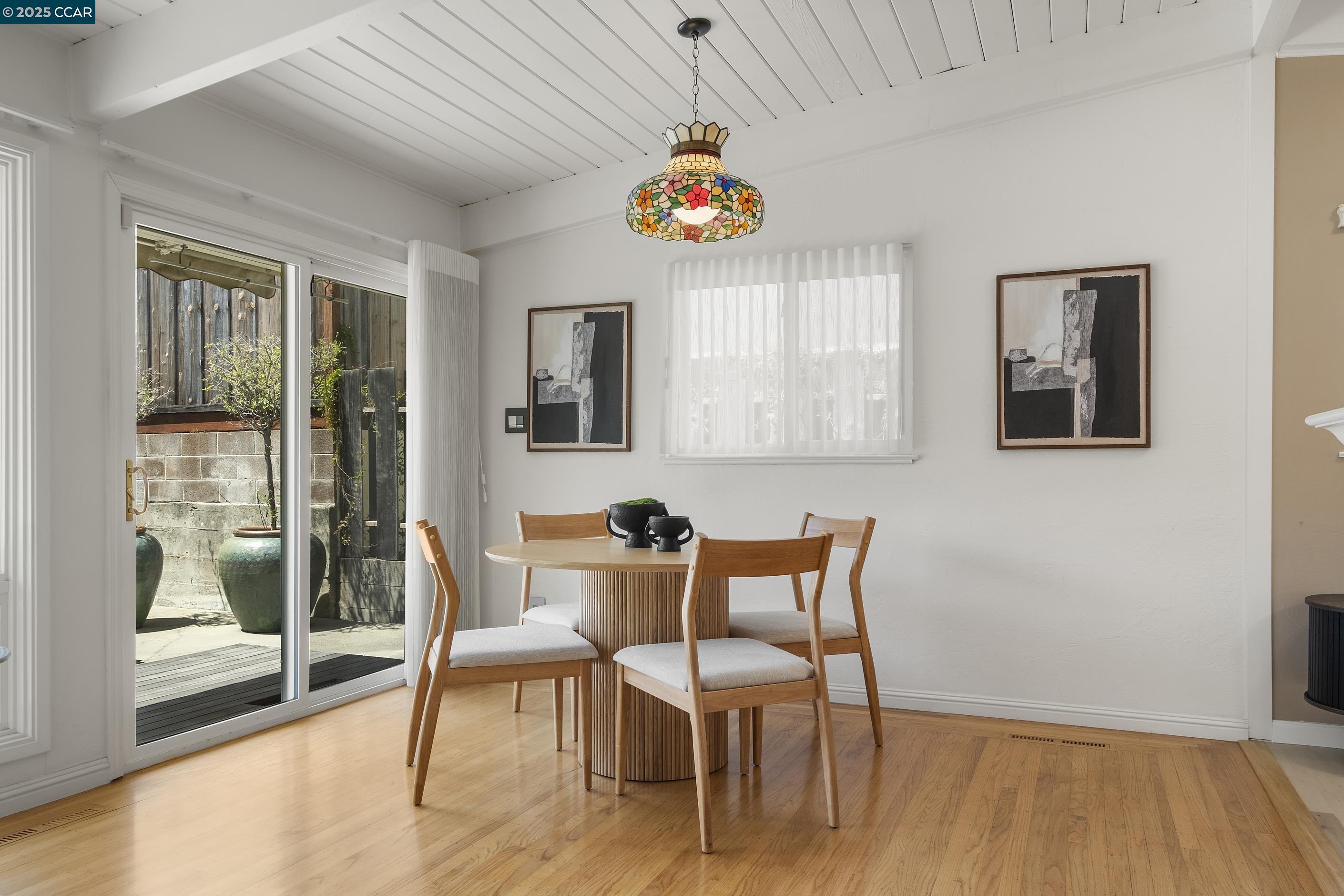 Detail Gallery Image 9 of 41 For 18977 Thornbury Ave, Castro Valley,  CA 94546-3156 - 3 Beds | 2 Baths