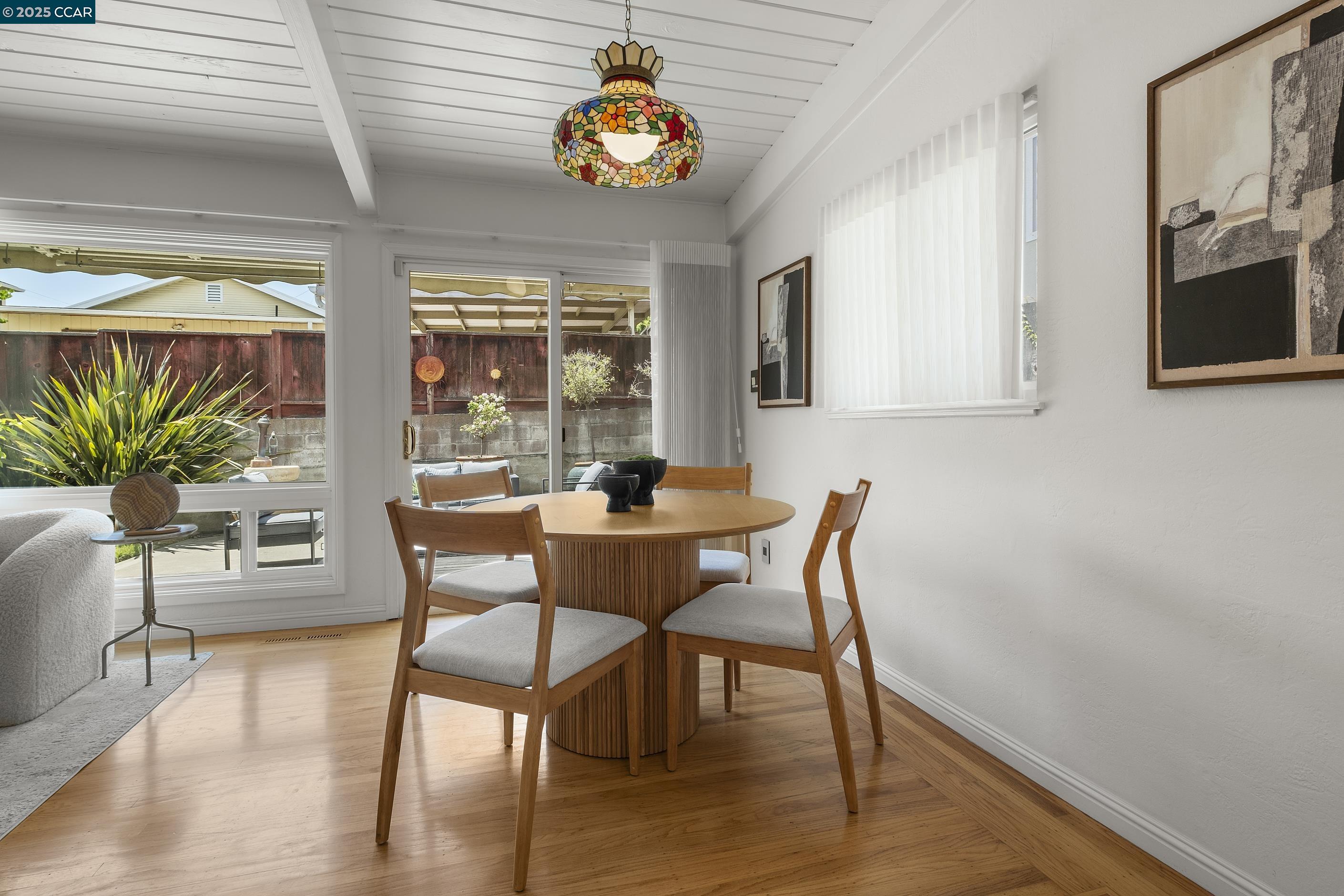 Detail Gallery Image 10 of 41 For 18977 Thornbury Ave, Castro Valley,  CA 94546-3156 - 3 Beds | 2 Baths