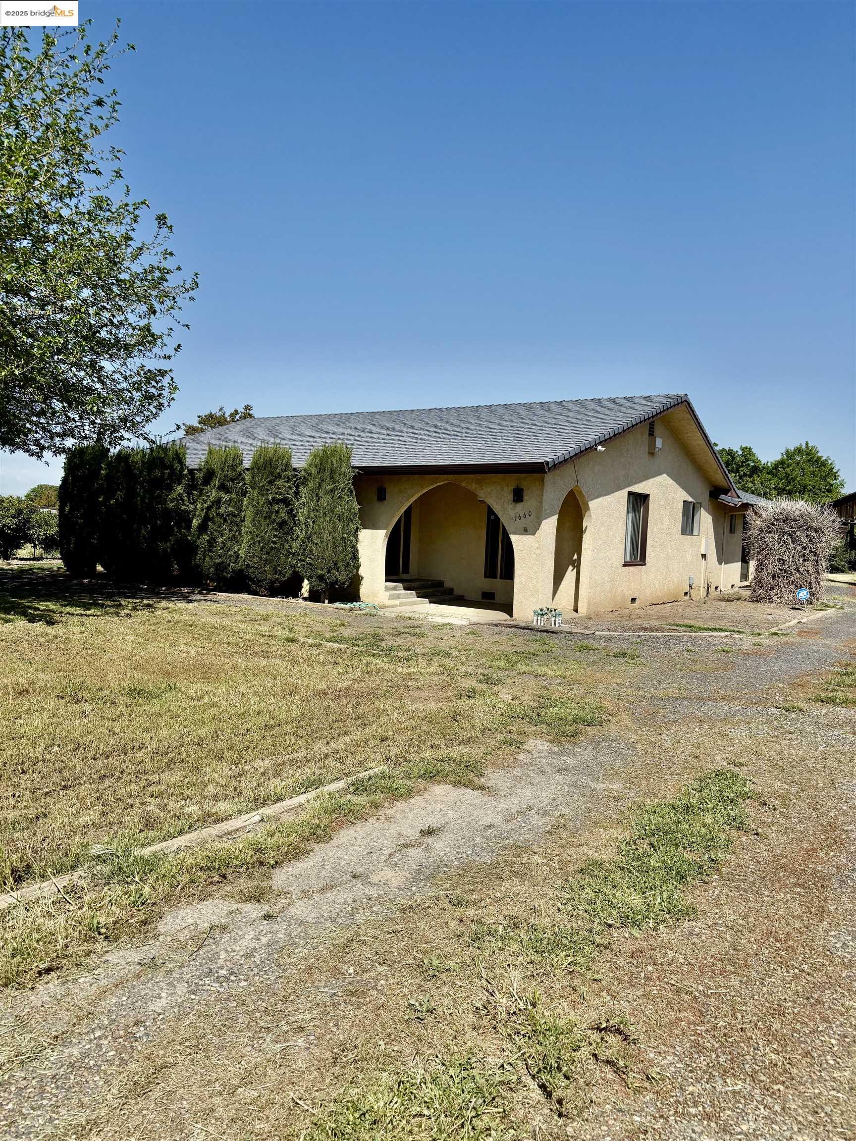 Detail Gallery Image 1 of 29 For 1660 Kibby, Merced,  CA 95340 - 3 Beds | 2 Baths