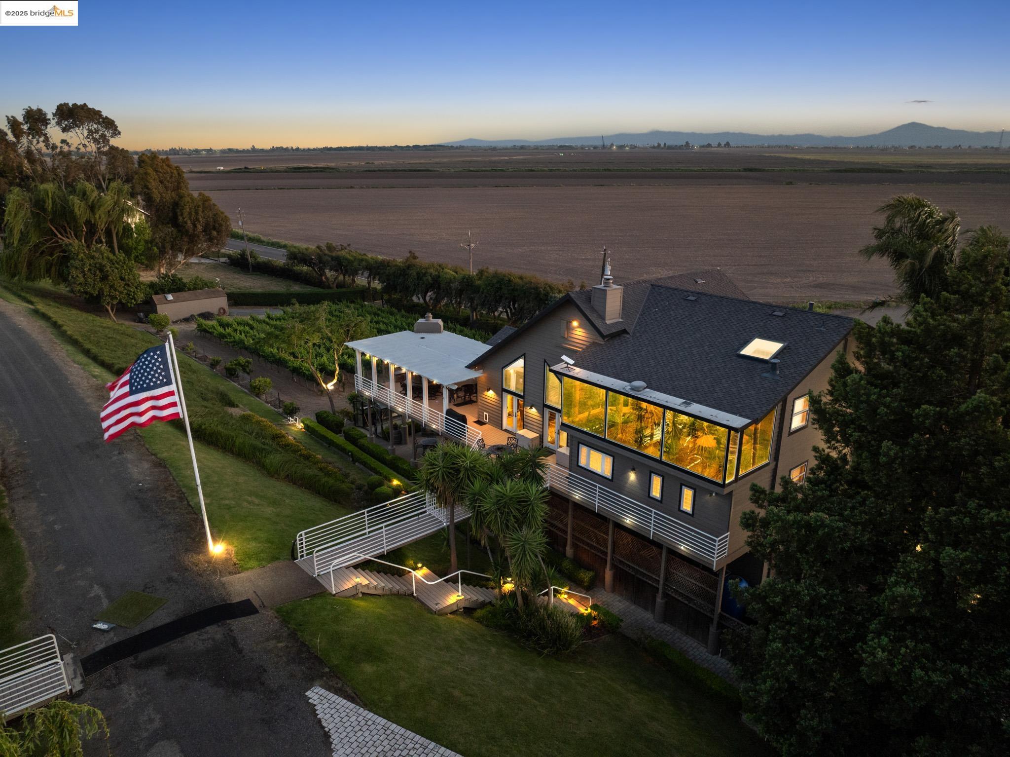 Detail Gallery Image 1 of 48 For 17035 Terminous Rd, Isleton,  CA 95641 - 3 Beds | 3 Baths