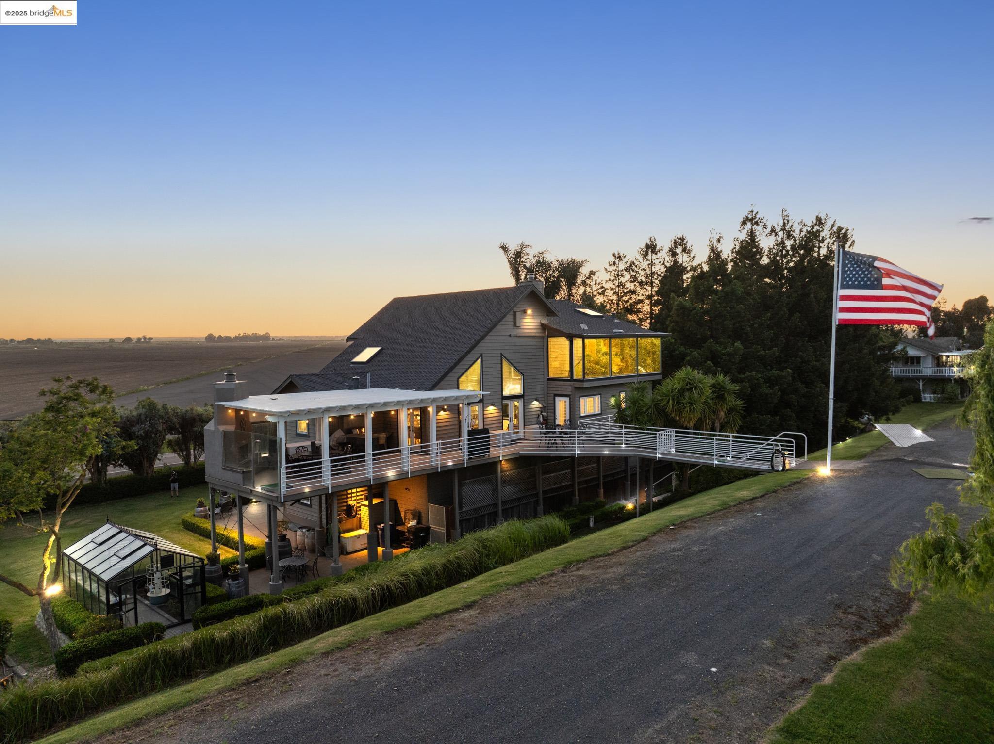 Detail Gallery Image 5 of 48 For 17035 Terminous Rd, Isleton,  CA 95641 - 3 Beds | 3 Baths