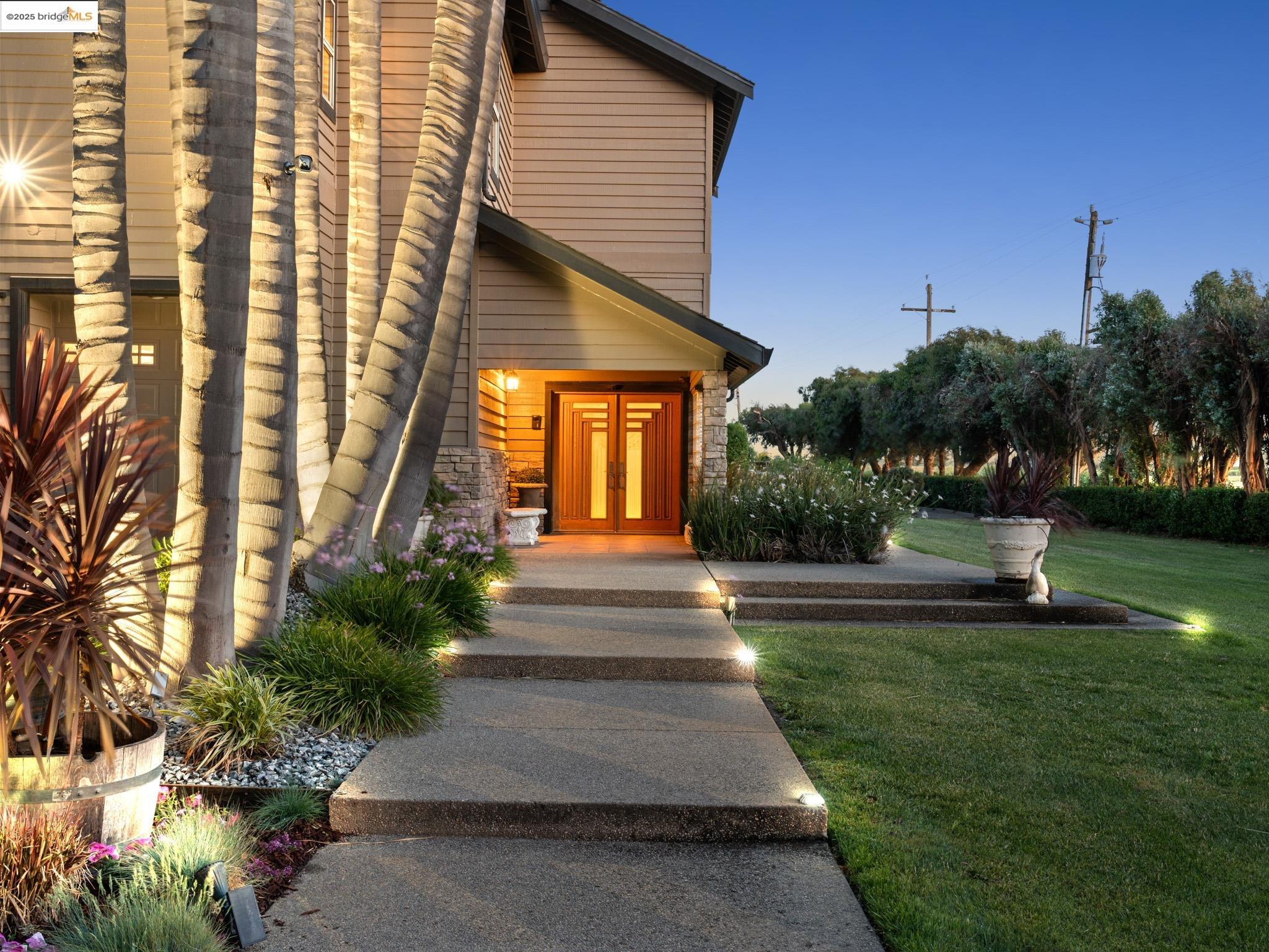 Detail Gallery Image 9 of 60 For 17035 Terminous Rd, Isleton,  CA 95641 - 3 Beds | 3 Baths