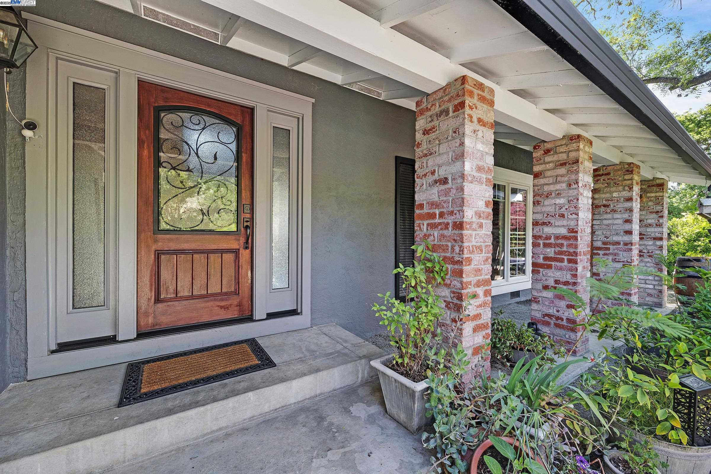 Detail Gallery Image 2 of 37 For 911 Kottinger Dr, Pleasanton,  CA 94566 - 4 Beds | 3 Baths