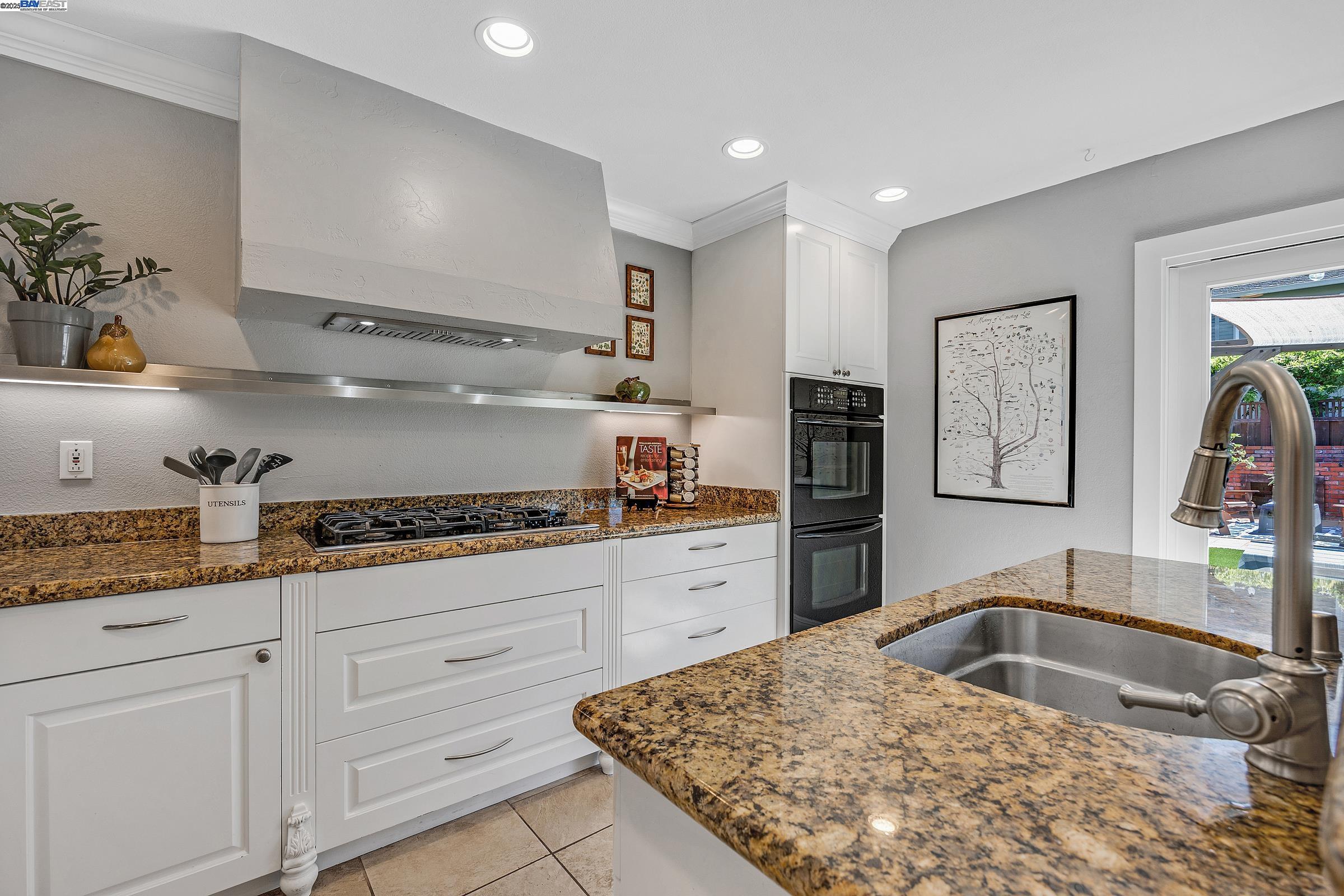 Detail Gallery Image 12 of 37 For 911 Kottinger Dr, Pleasanton,  CA 94566 - 4 Beds | 3 Baths