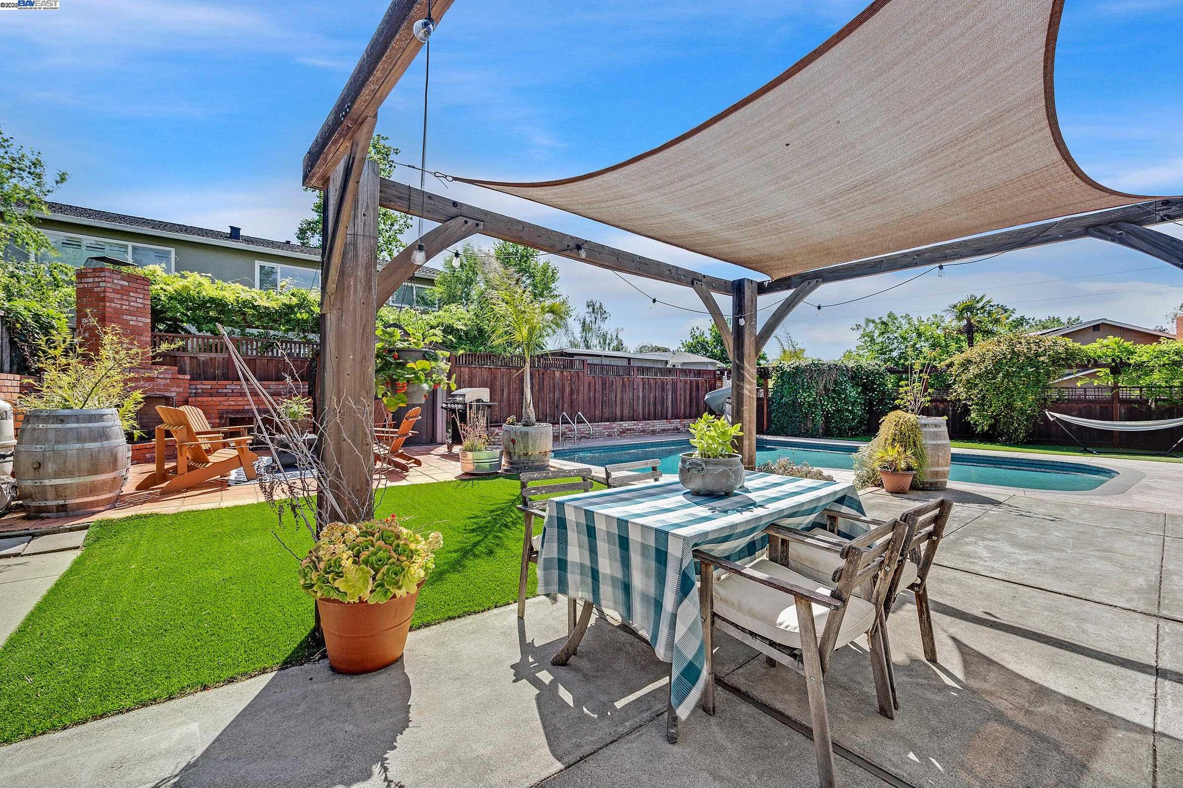 Detail Gallery Image 28 of 37 For 911 Kottinger Dr, Pleasanton,  CA 94566 - 4 Beds | 3 Baths